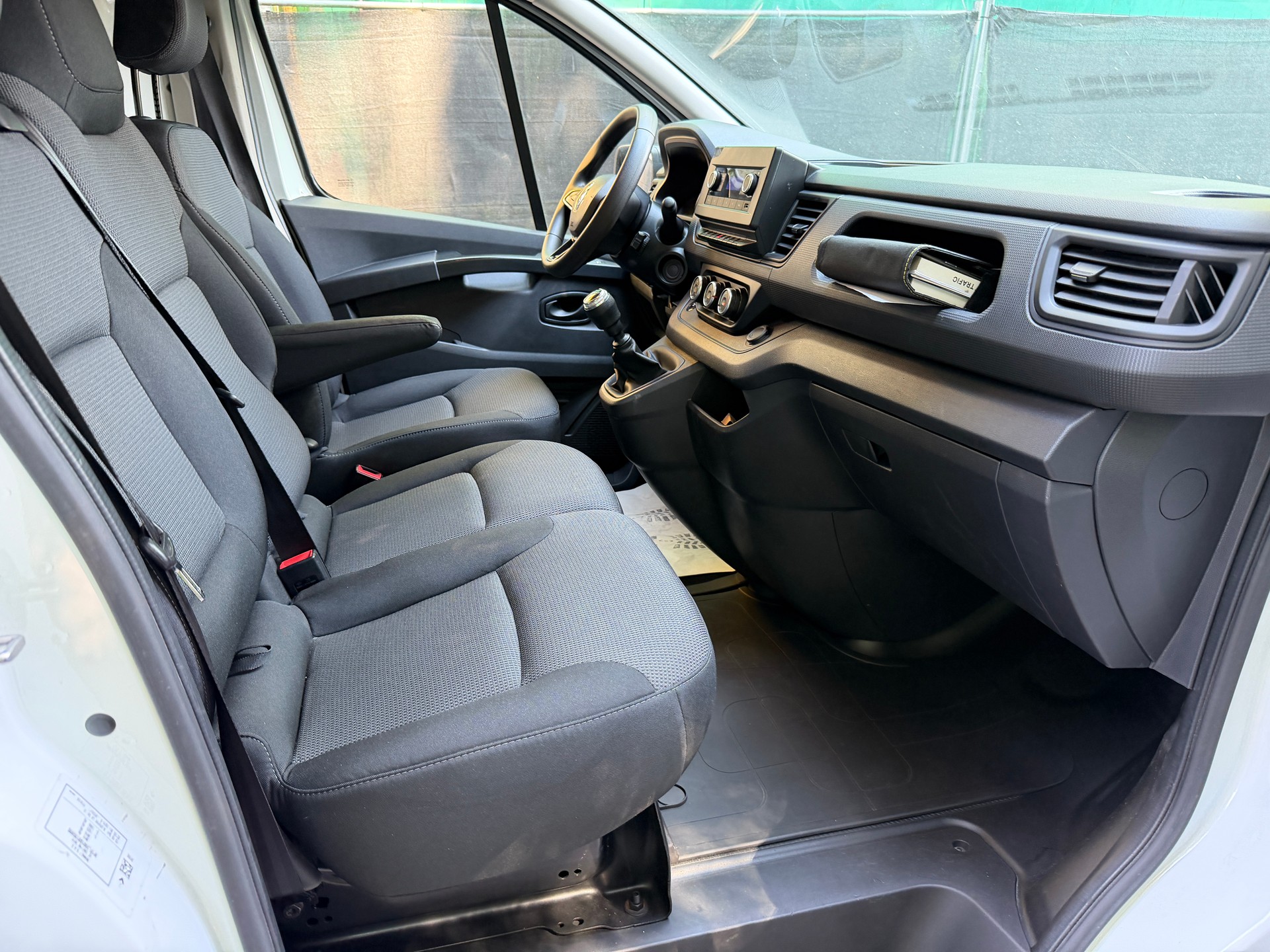 RENAULT Trafic 2.0 Blue dCi 130 Business L1H1 EN-image-10