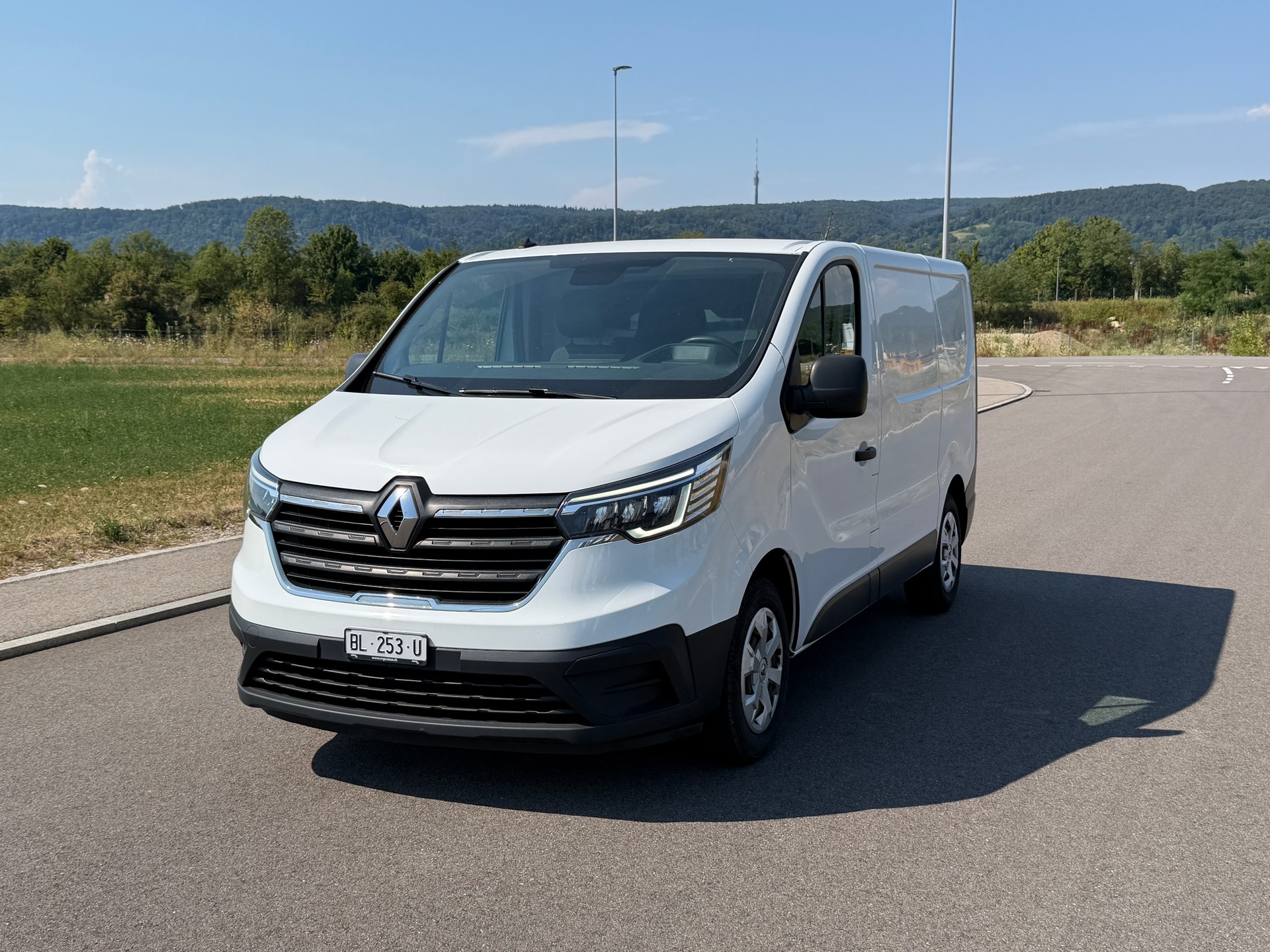 RENAULT Trafic 2.0 Blue dCi 130 Business L1H1 EN-image-0