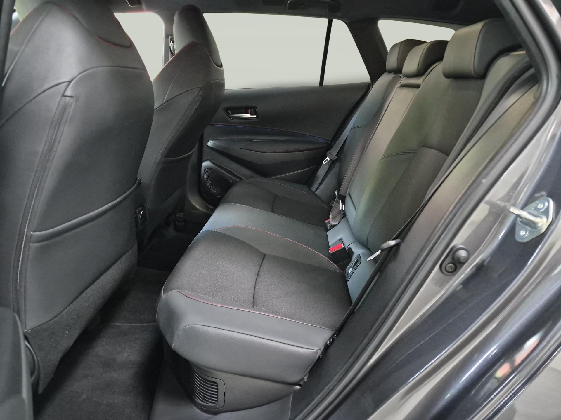 TOYOTA Corolla Touring Sports 2.0 HSD GR Sport - Servizi & Ruote invernali inclusi-image-11