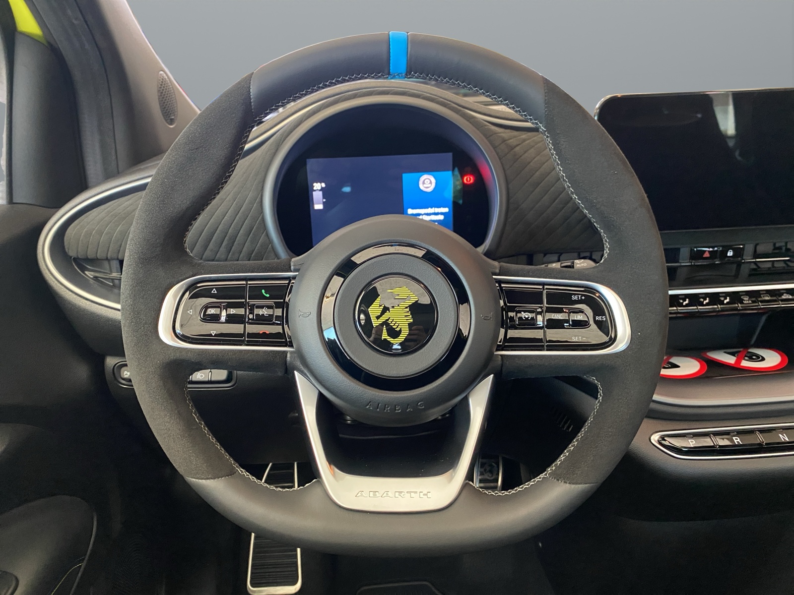 FIAT 500e Abarth Turismo-image-12