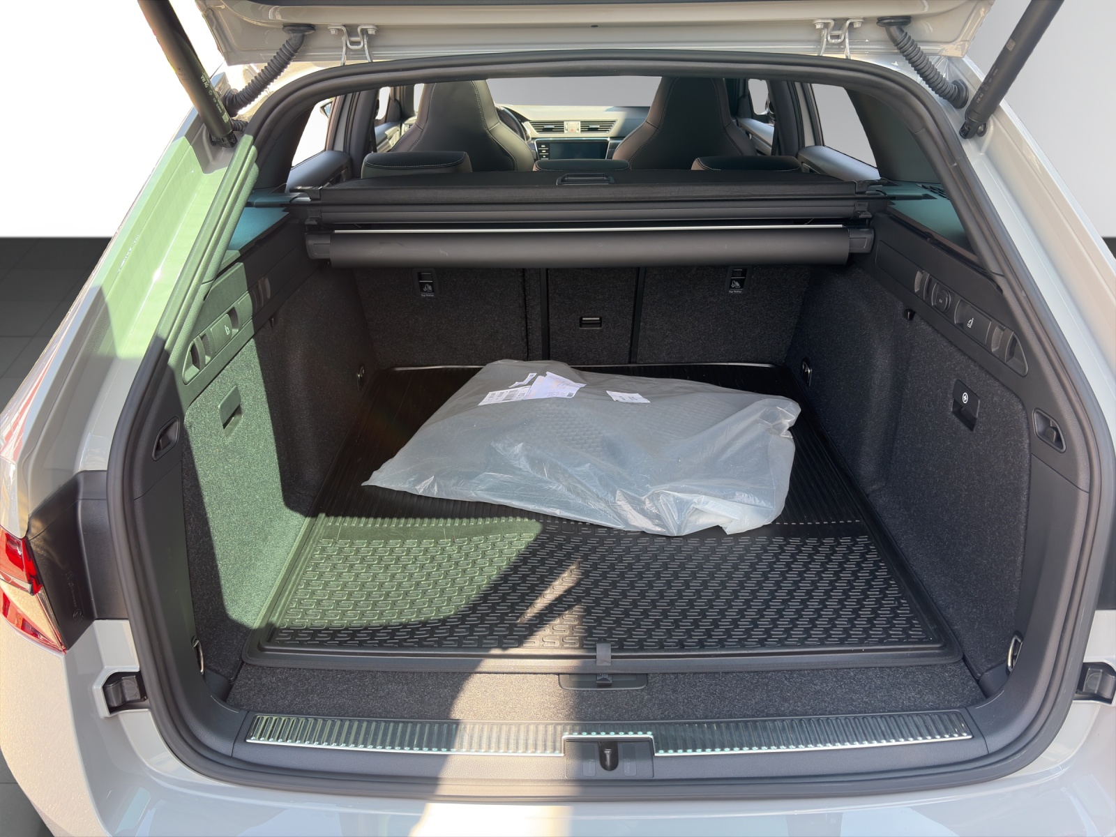 SKODA Superb 2.0 TSI SportL 4x4-image-6