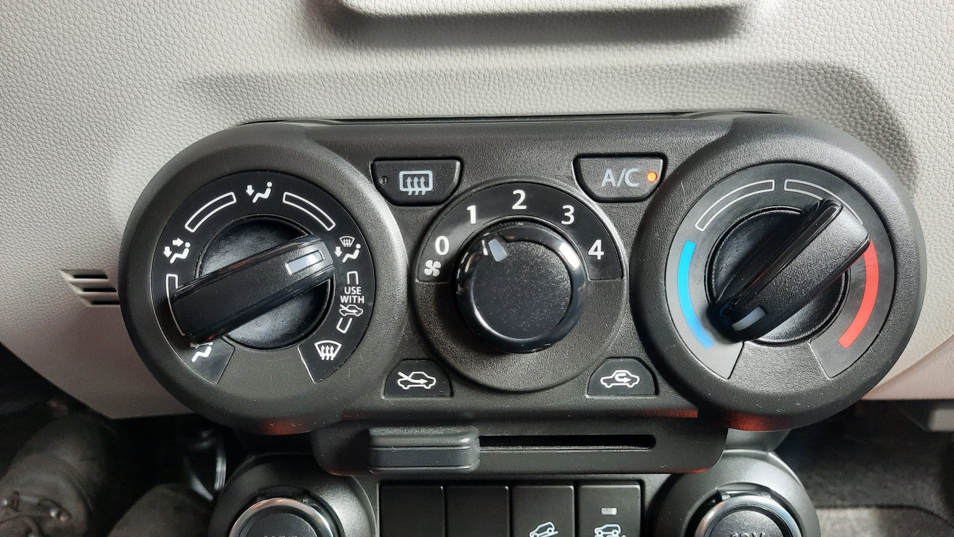 SUZUKI Ignis 1.2i Compact+ Hybrid 4x4-image-14
