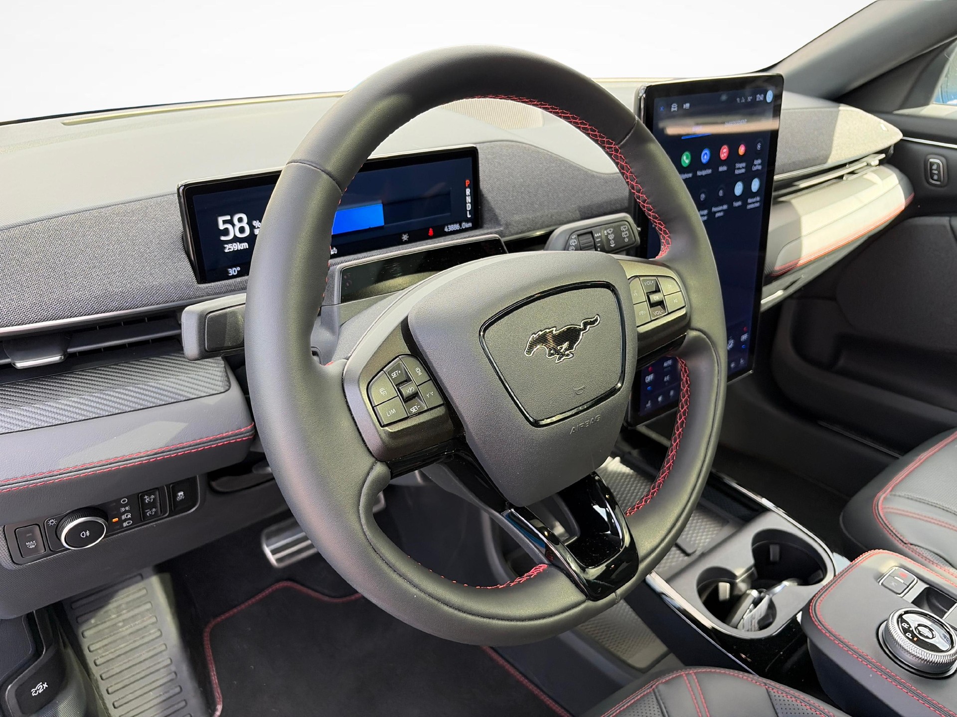 FORD Mustang Mach-E Premium AWD-image-14