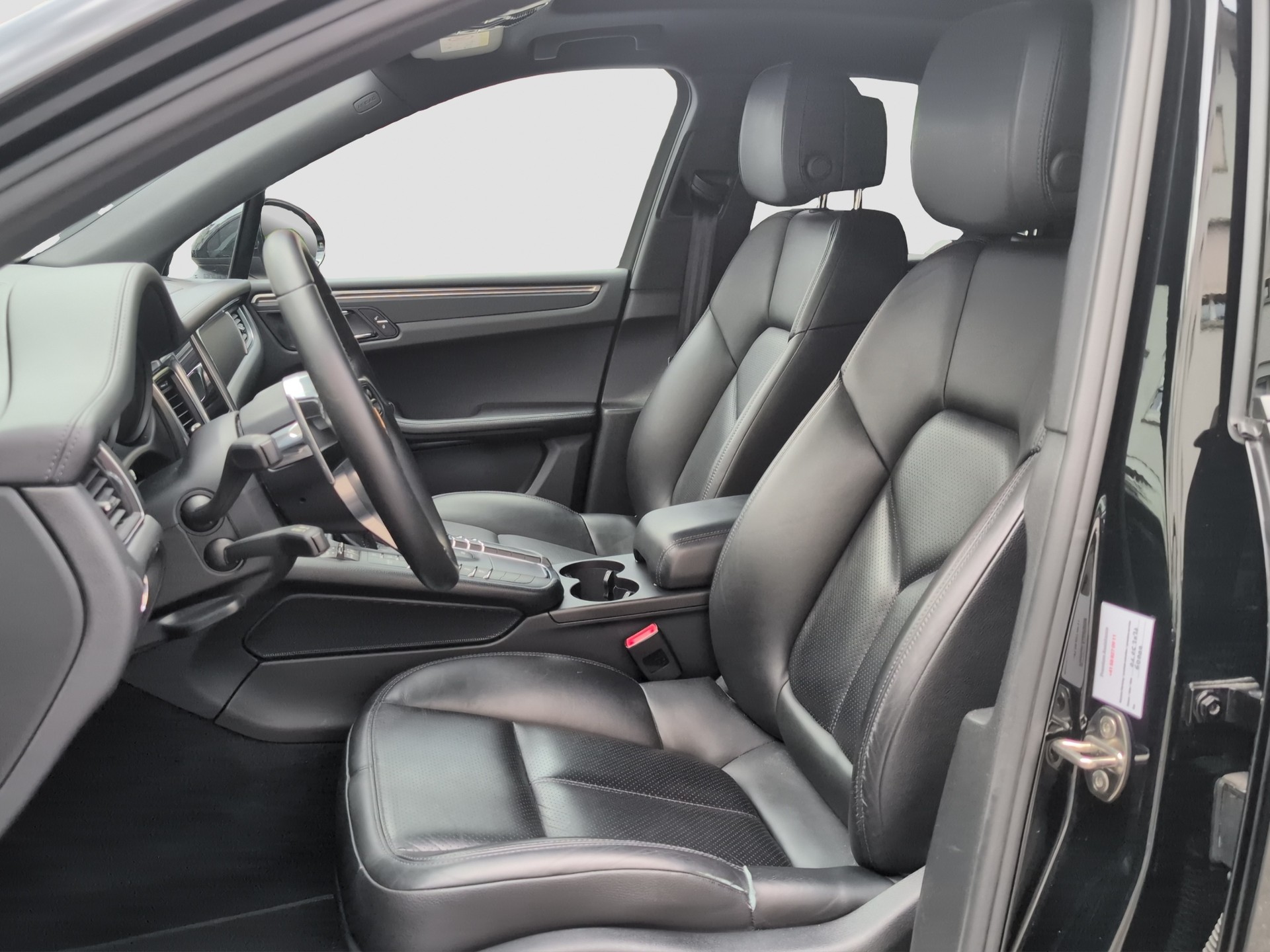 PORSCHE Macan PDK-image-6