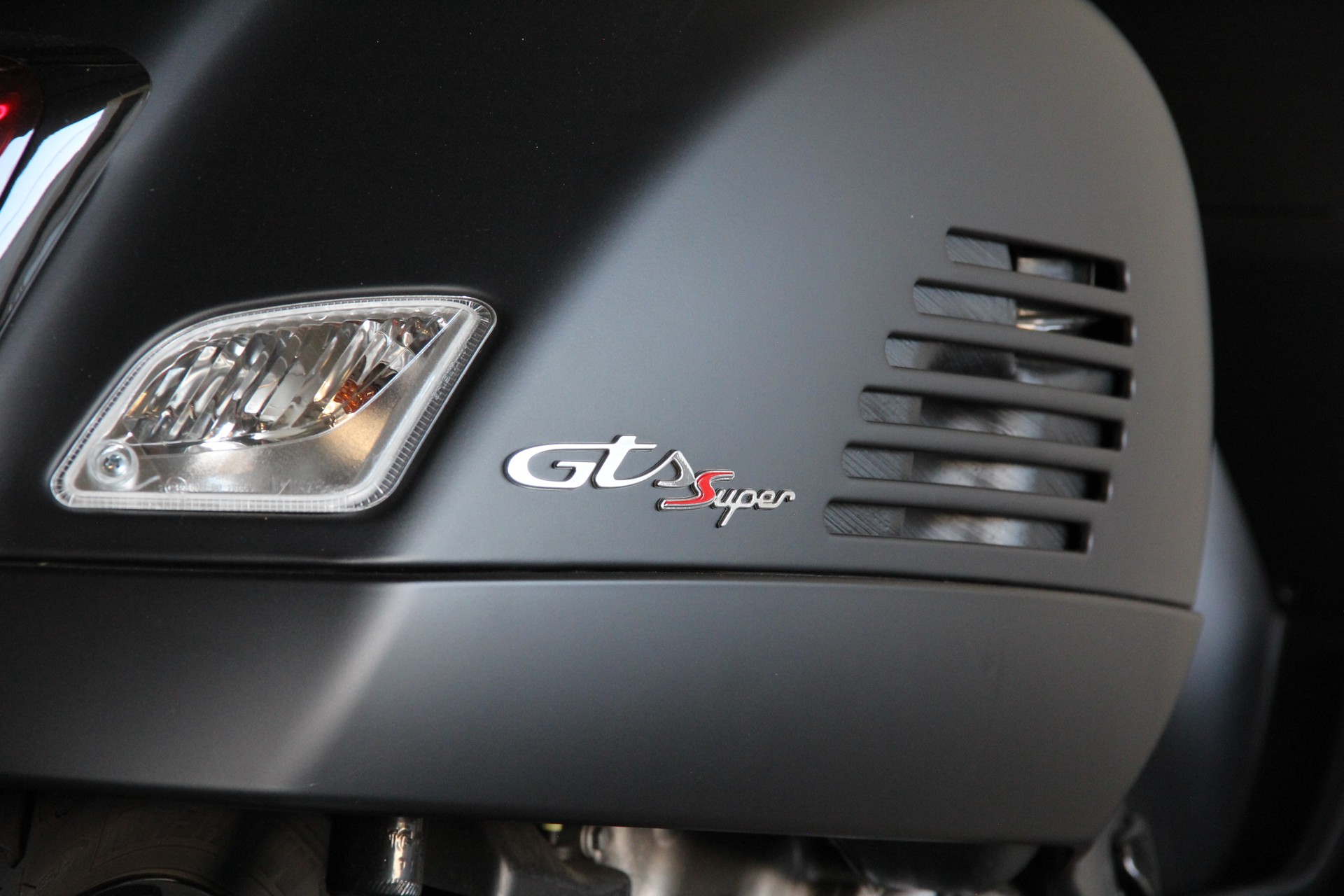 PIAGGIO Vespa GTS 300 HPE Super Notte ABS/ASR-image-15