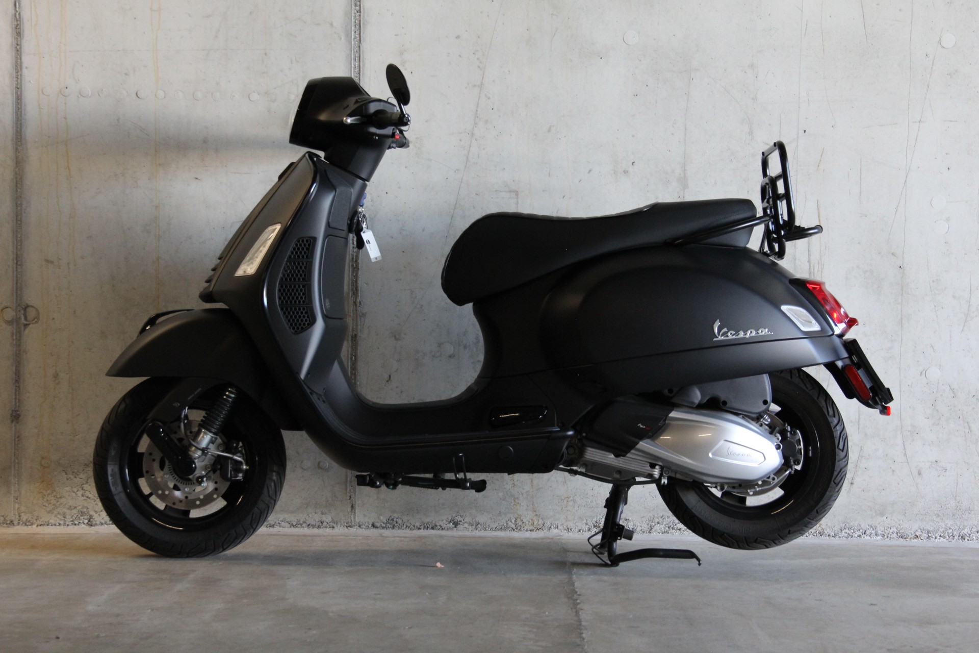 PIAGGIO Vespa GTS 300 HPE Super Notte ABS/ASR-image-1