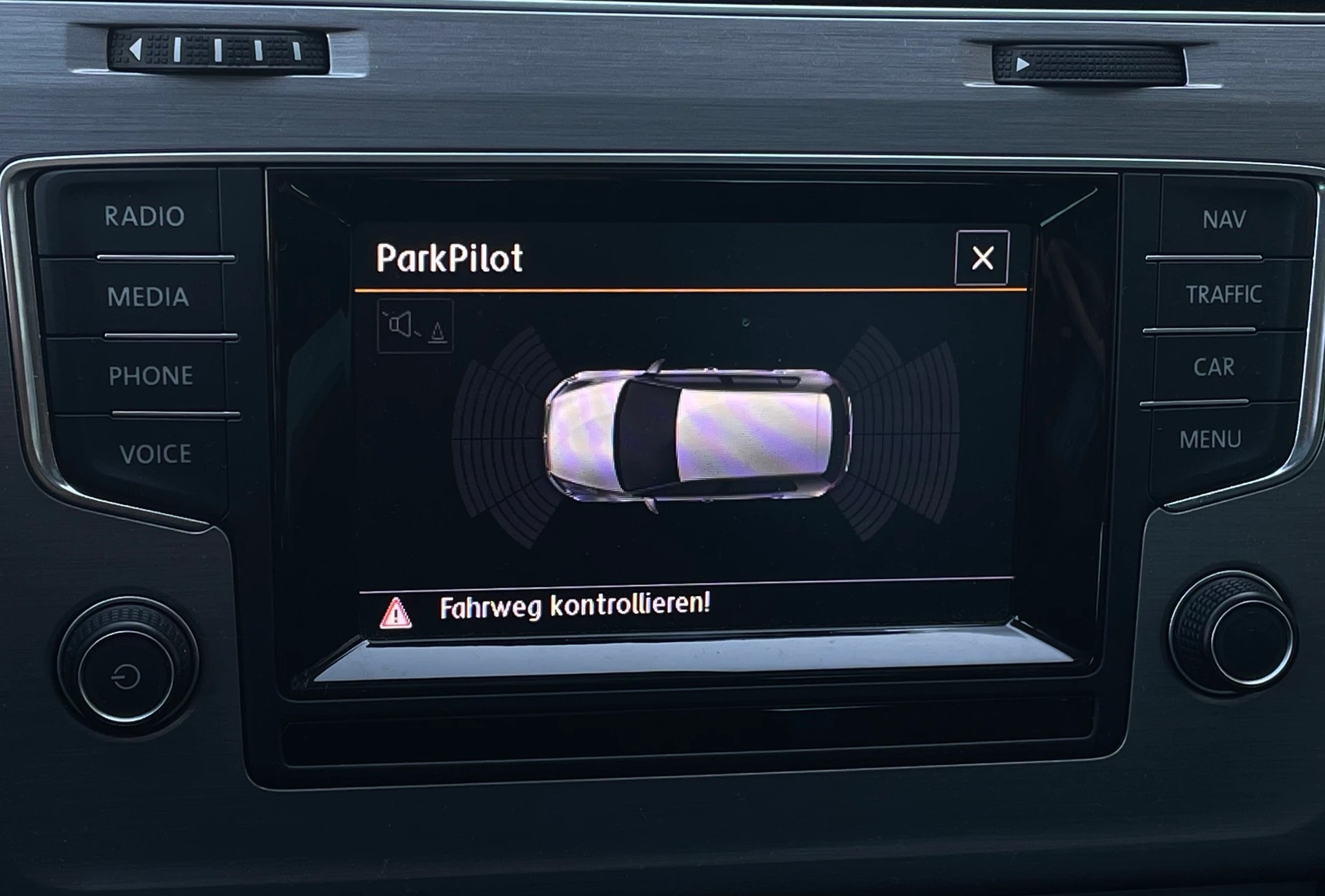 VW Golf 1.6 TDI Comfortline 4Motion-image-8