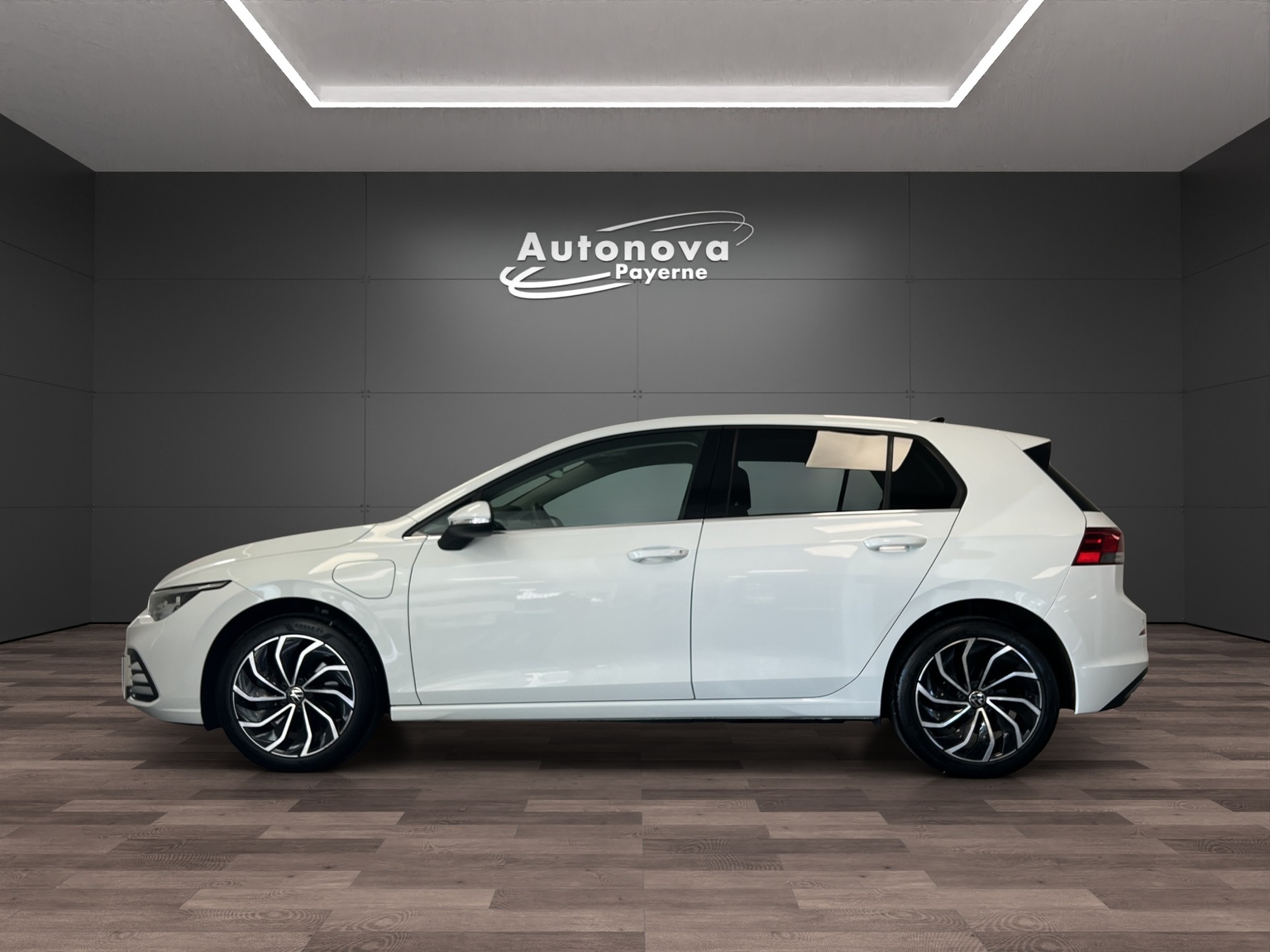 VW Golf 1.4 TSI PHEV Style-image-2