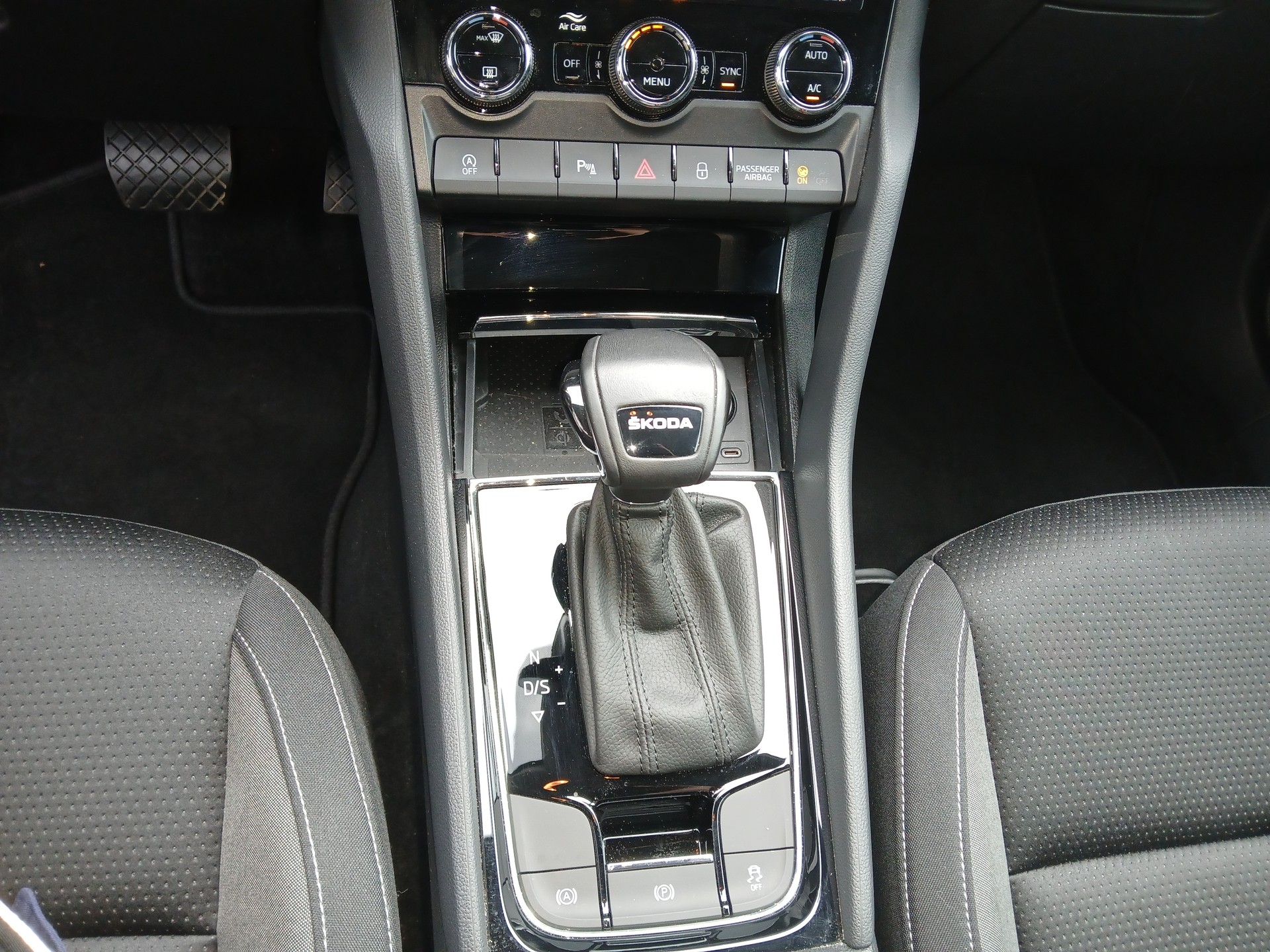 SKODA Karoq 1.5 TSI Ambition DSG-image-8