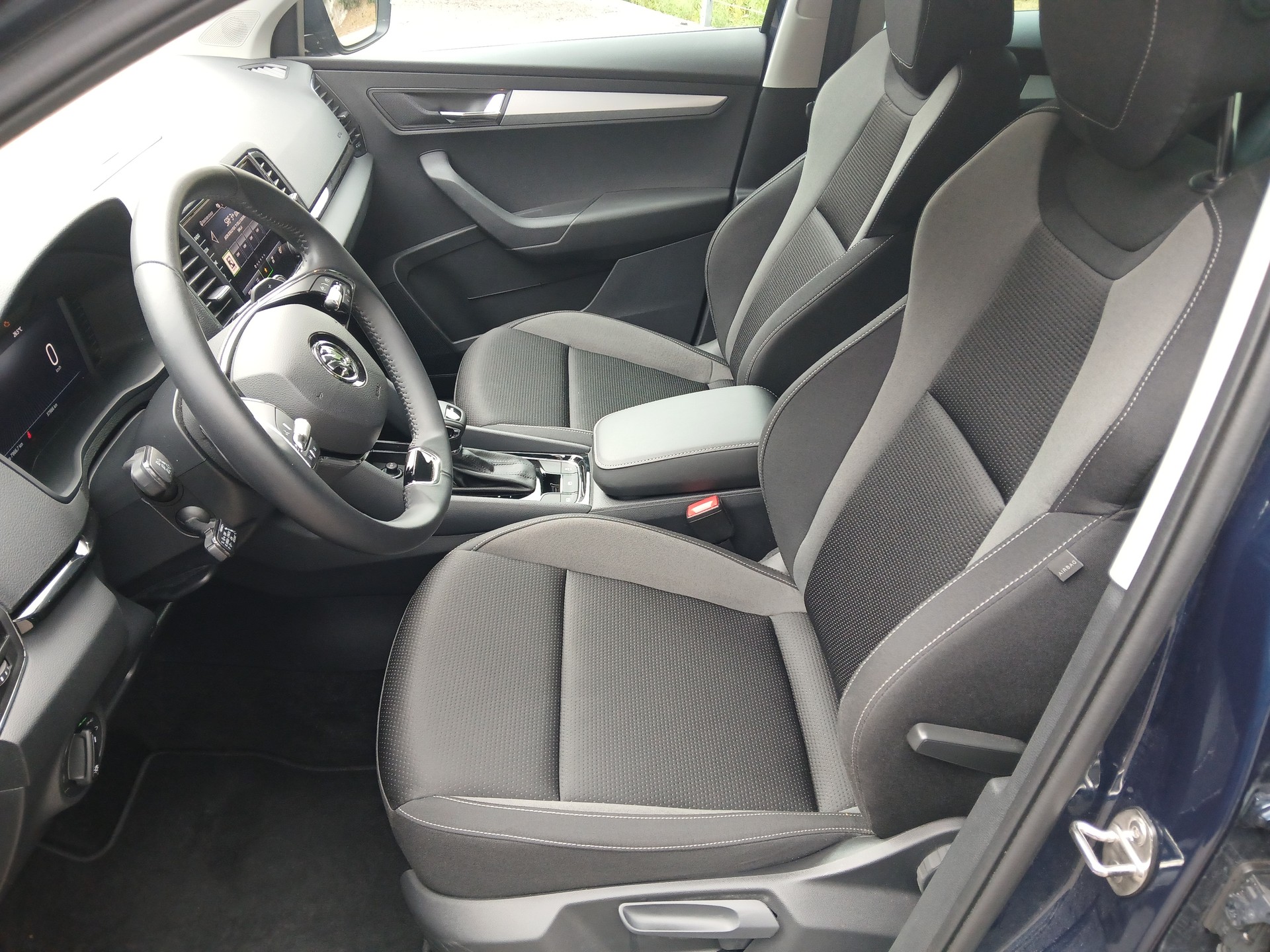 SKODA Karoq 1.5 TSI Ambition DSG-image-4