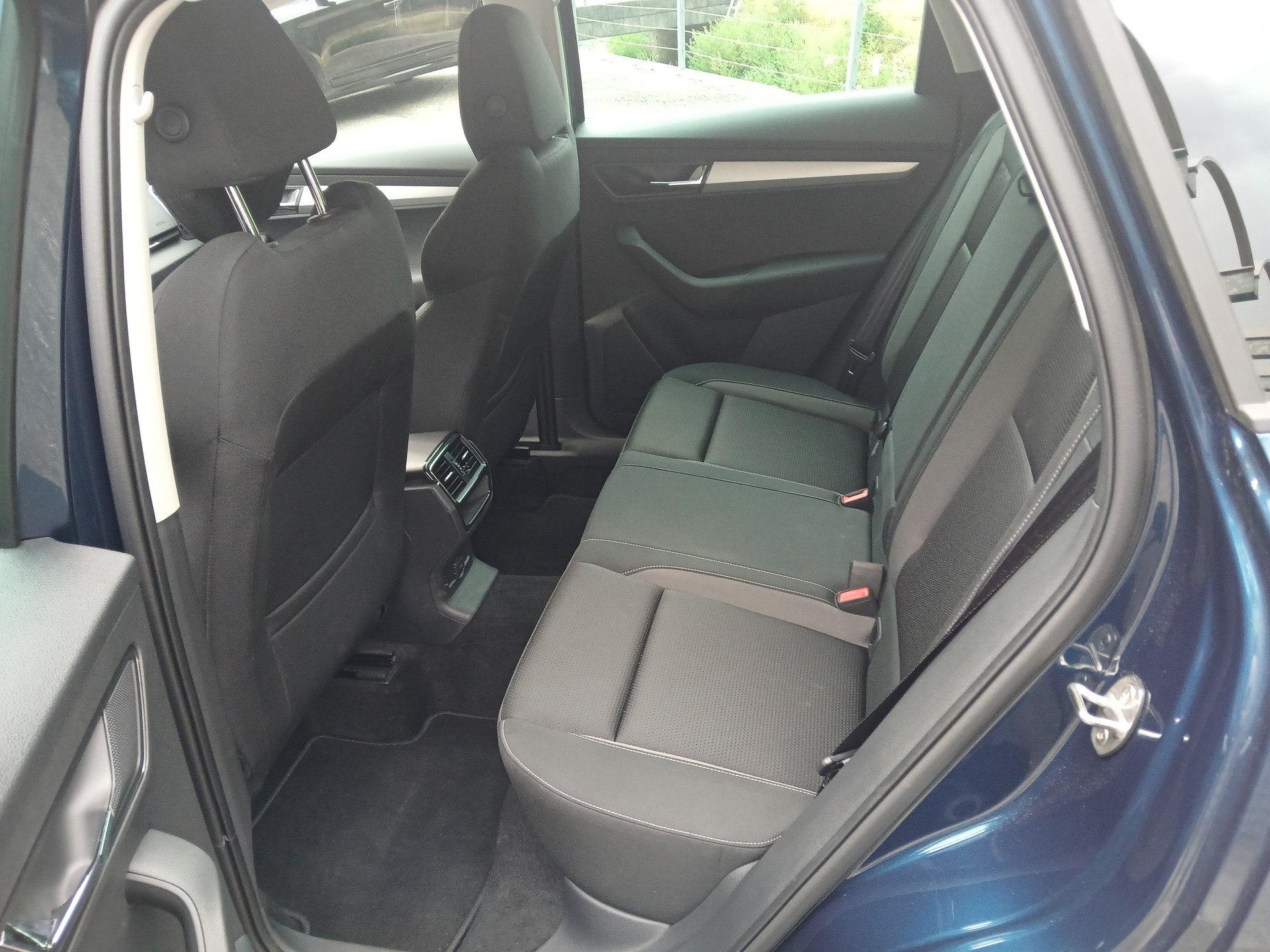 SKODA Karoq 1.5 TSI Ambition DSG-image-9