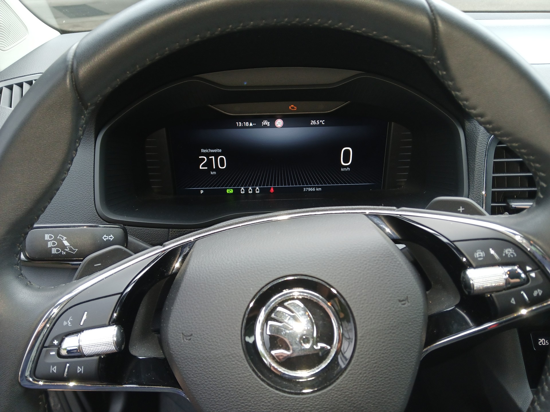 SKODA Karoq 1.5 TSI Ambition DSG-image-6
