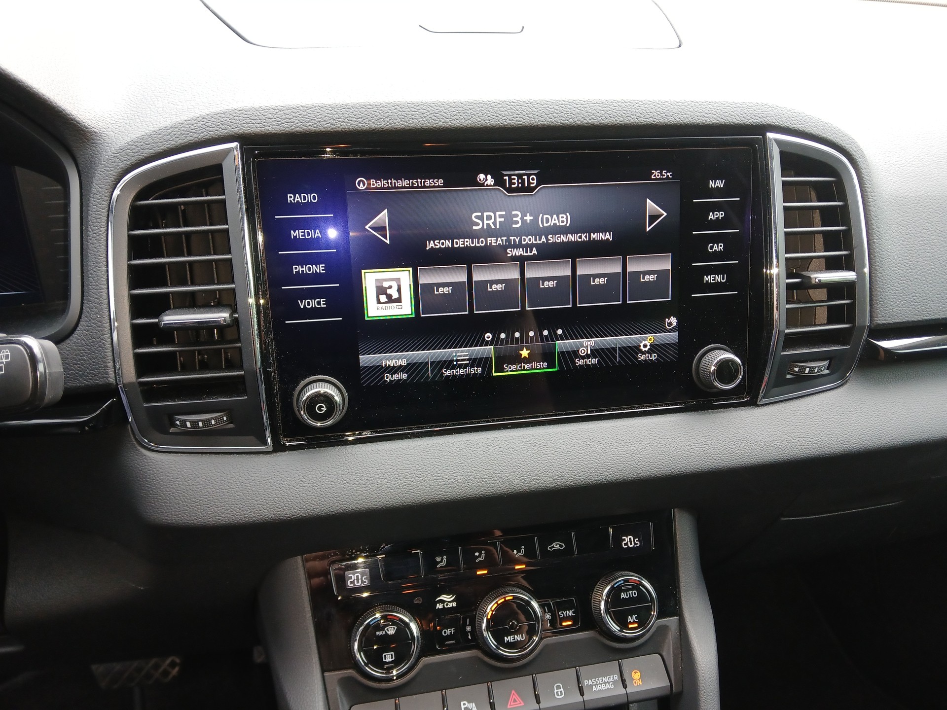 SKODA Karoq 1.5 TSI Ambition DSG-image-5