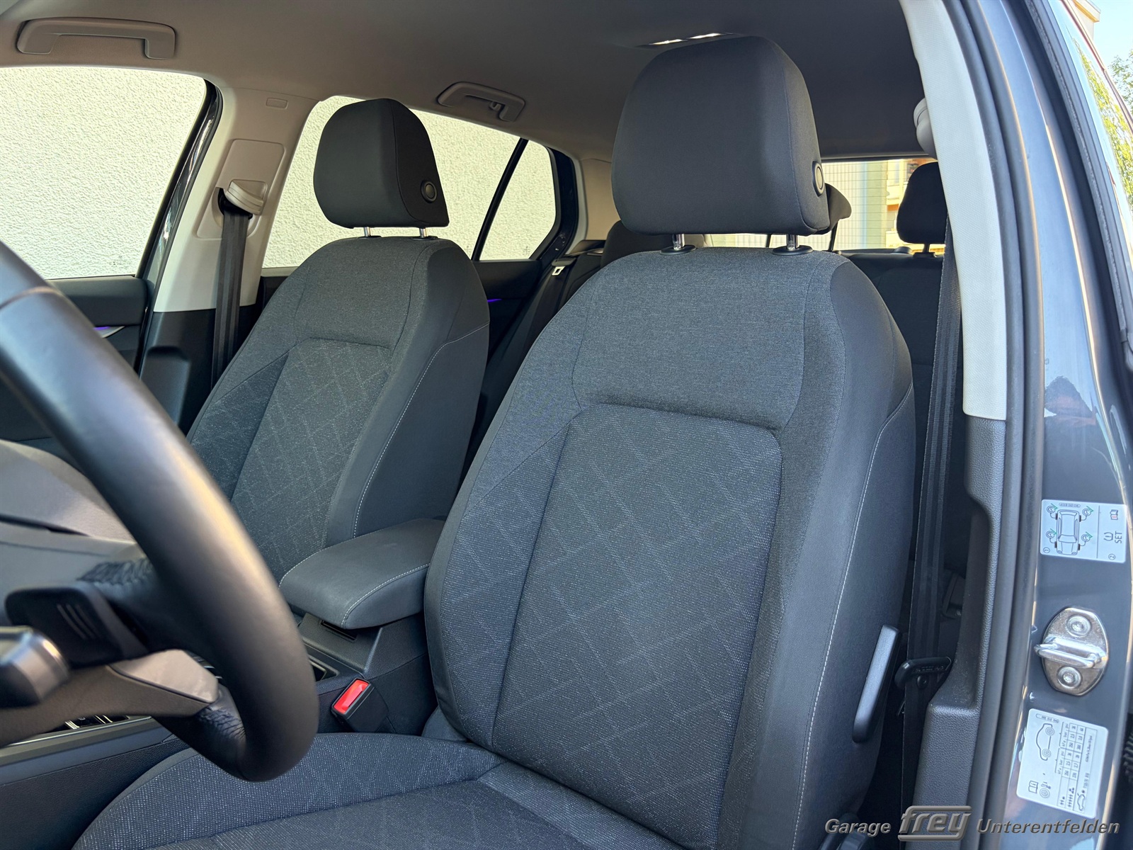 VW Golf 1.5 e TSI ACT Life DSG-image-4