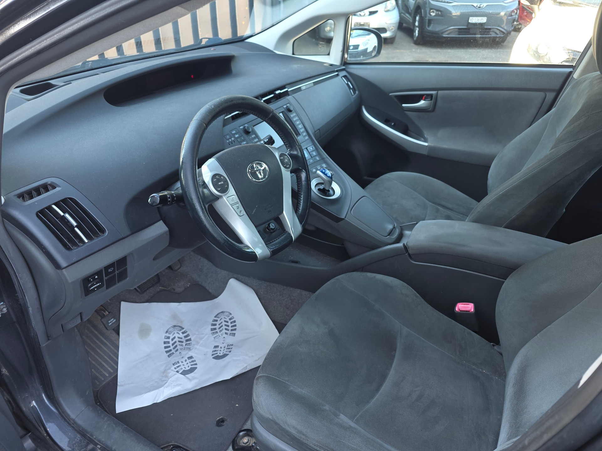 TOYOTA Prius 1.8 16V HSD Sol-image-3