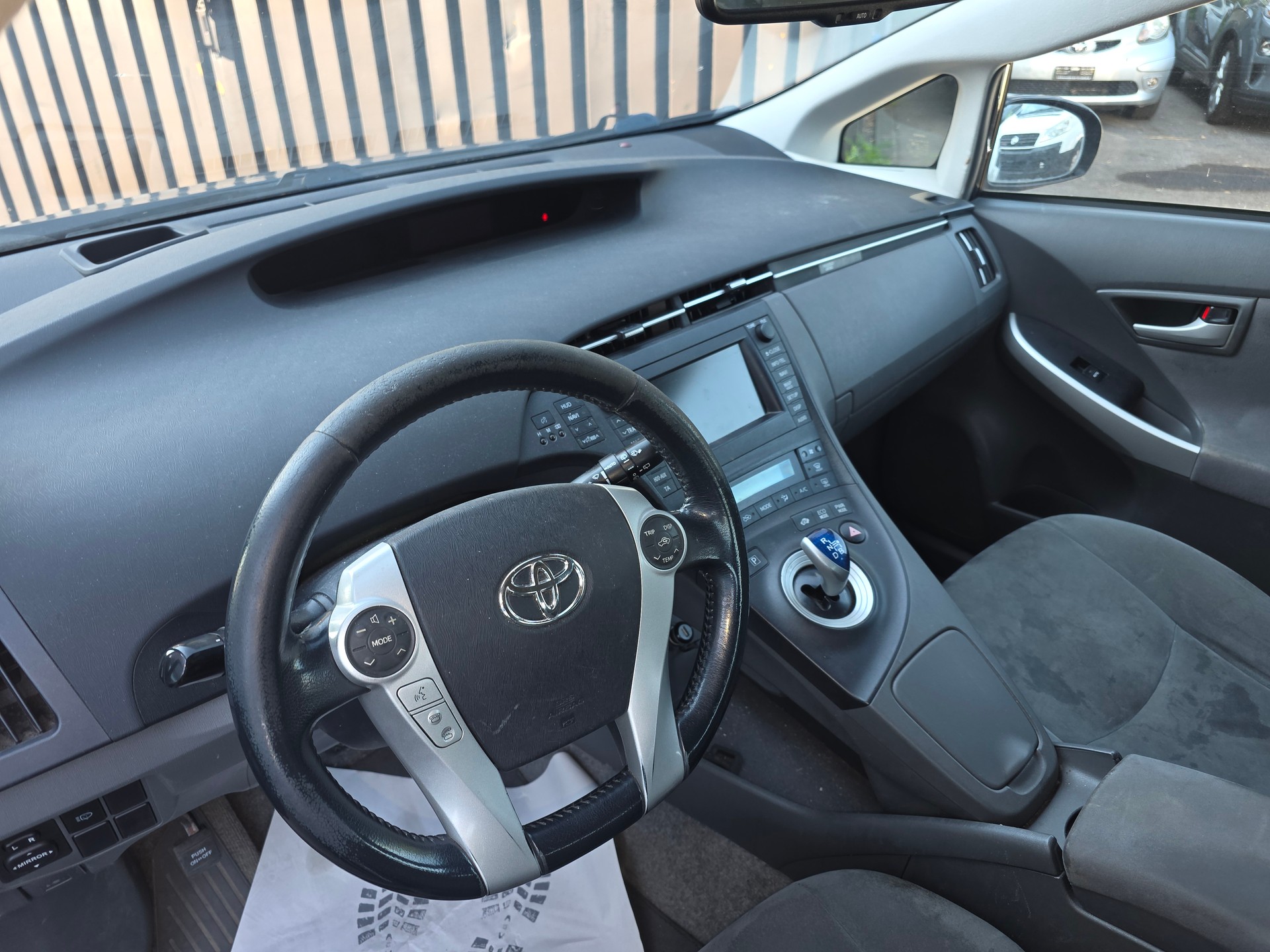 TOYOTA Prius 1.8 16V HSD Sol-image-1