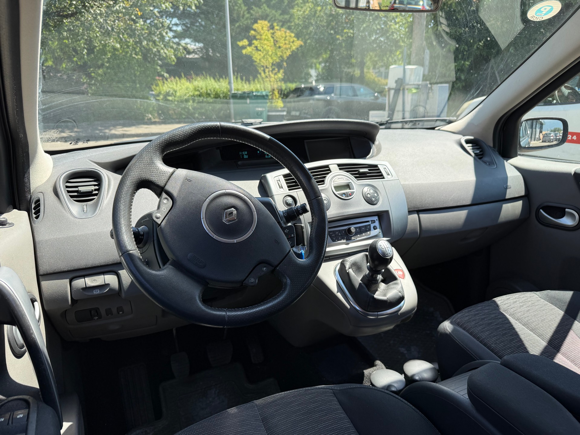RENAULT Grand Scénic 2.0 dCi Dynamique-image-11