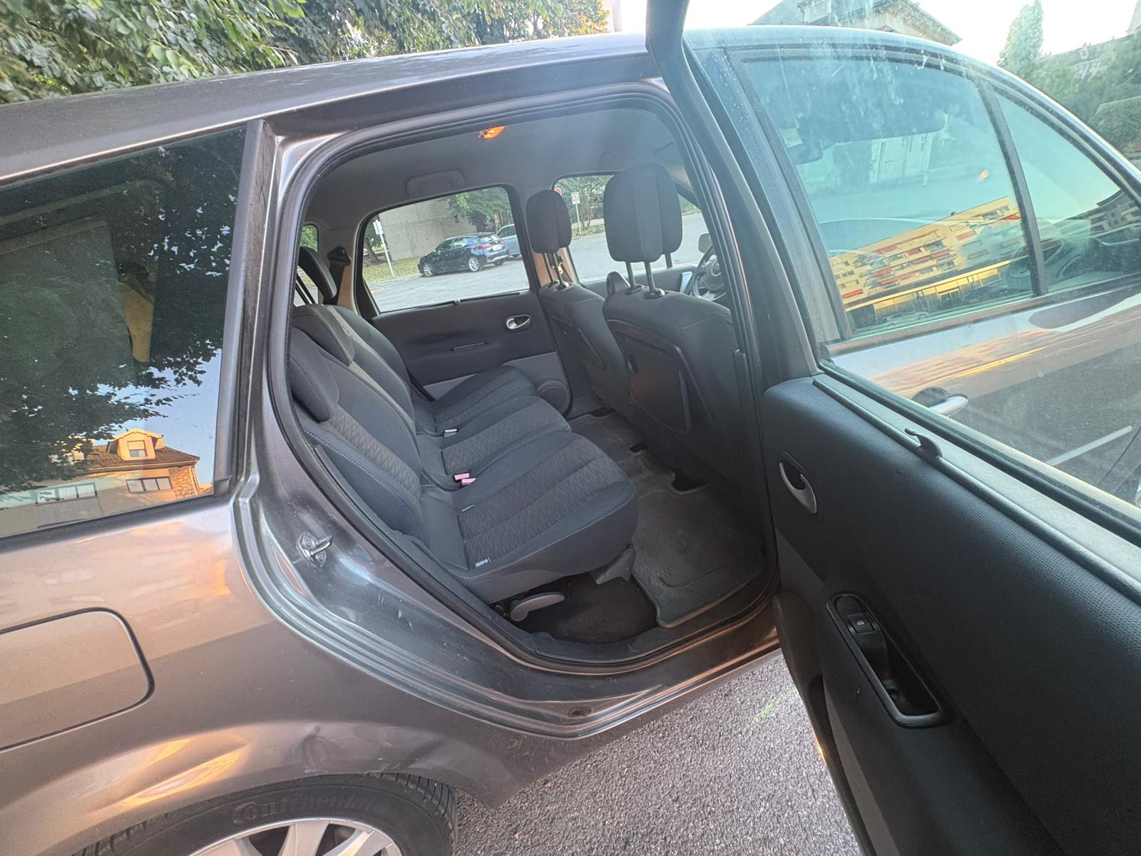 RENAULT Grand Scénic 2.0 dCi Dynamique-image-2