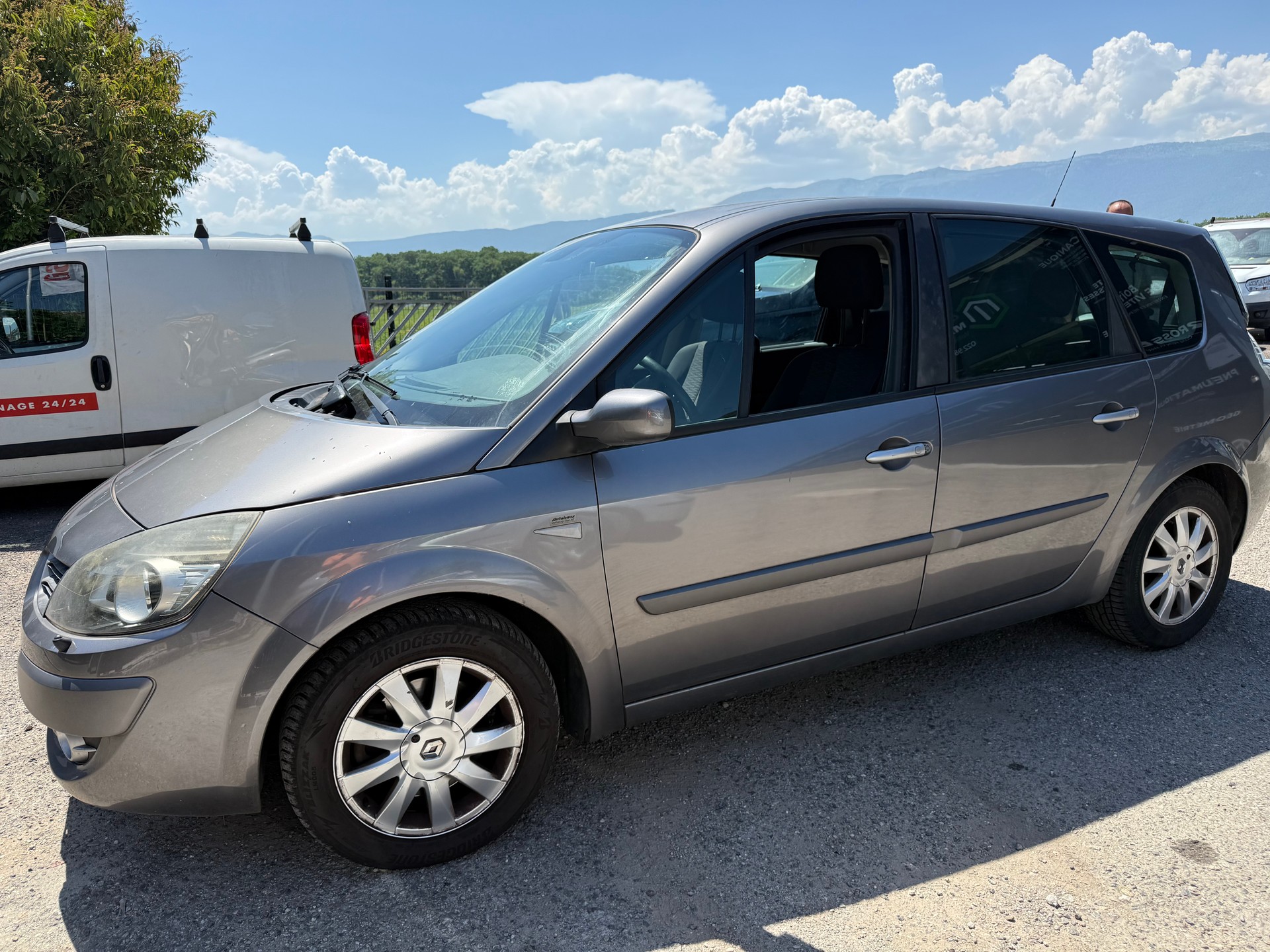 RENAULT Grand Scénic 2.0 dCi Dynamique-image-12
