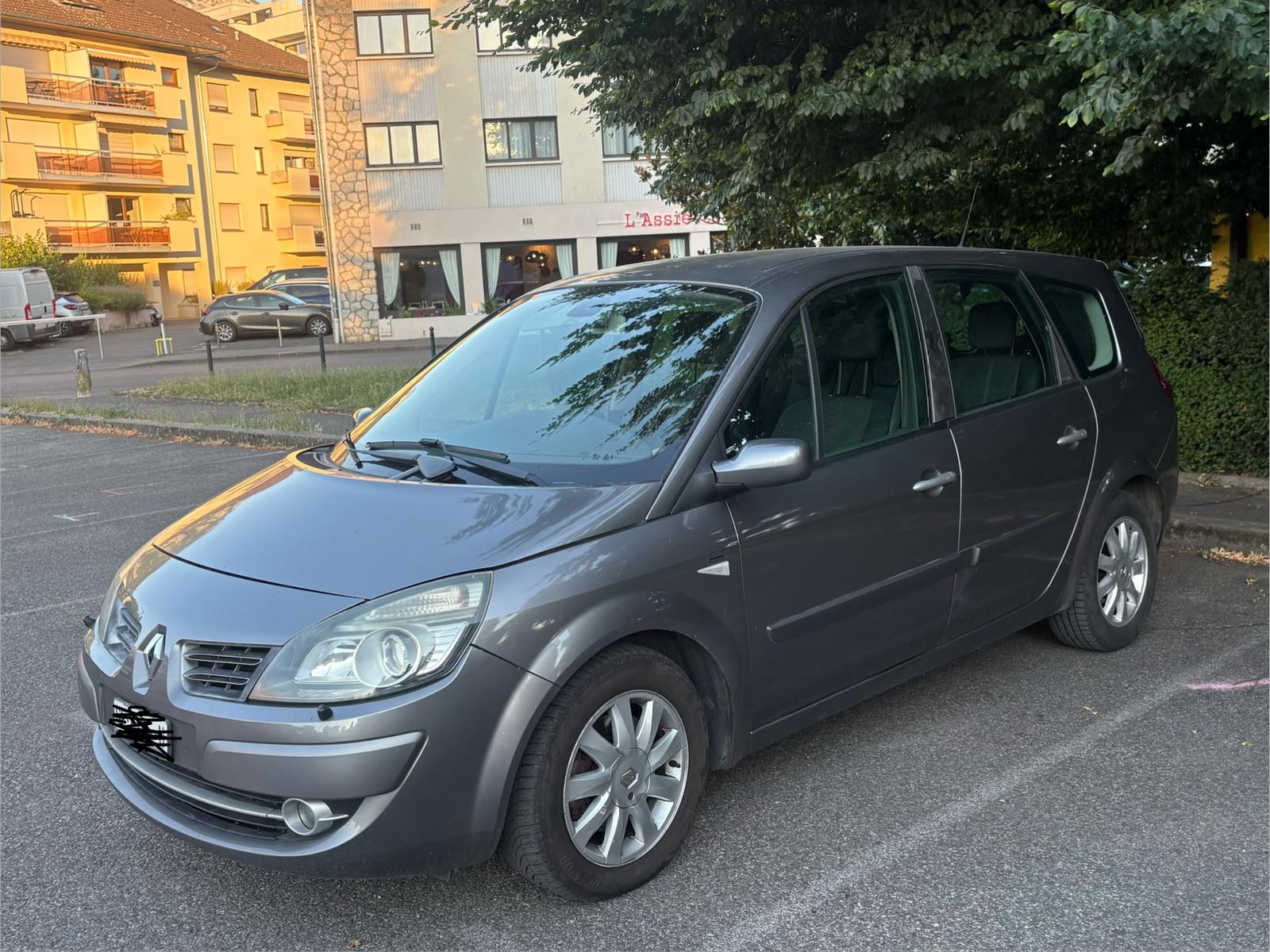 RENAULT Grand Scénic 2.0 dCi Dynamique-image-0