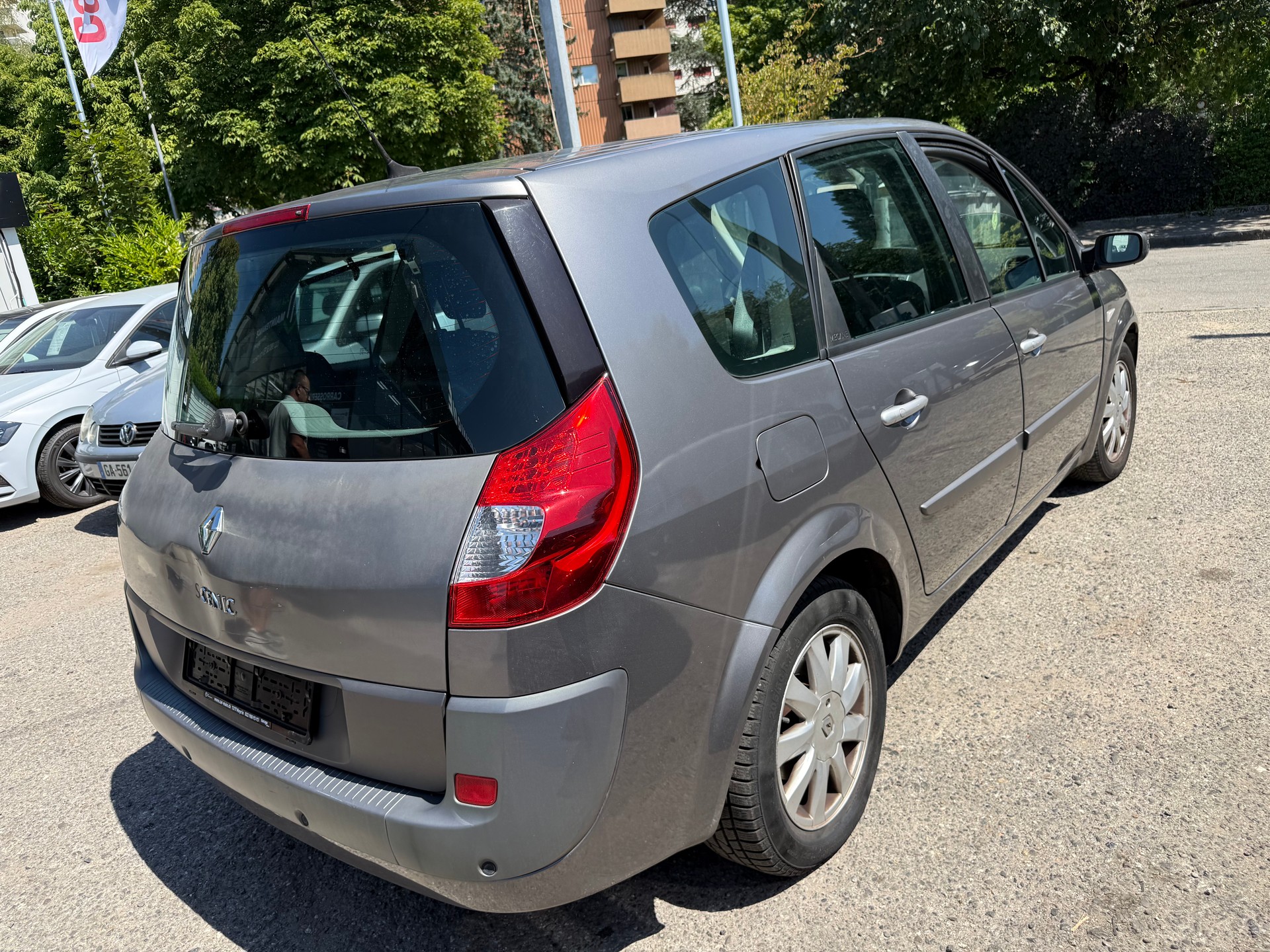 RENAULT Grand Scénic 2.0 dCi Dynamique-image-8