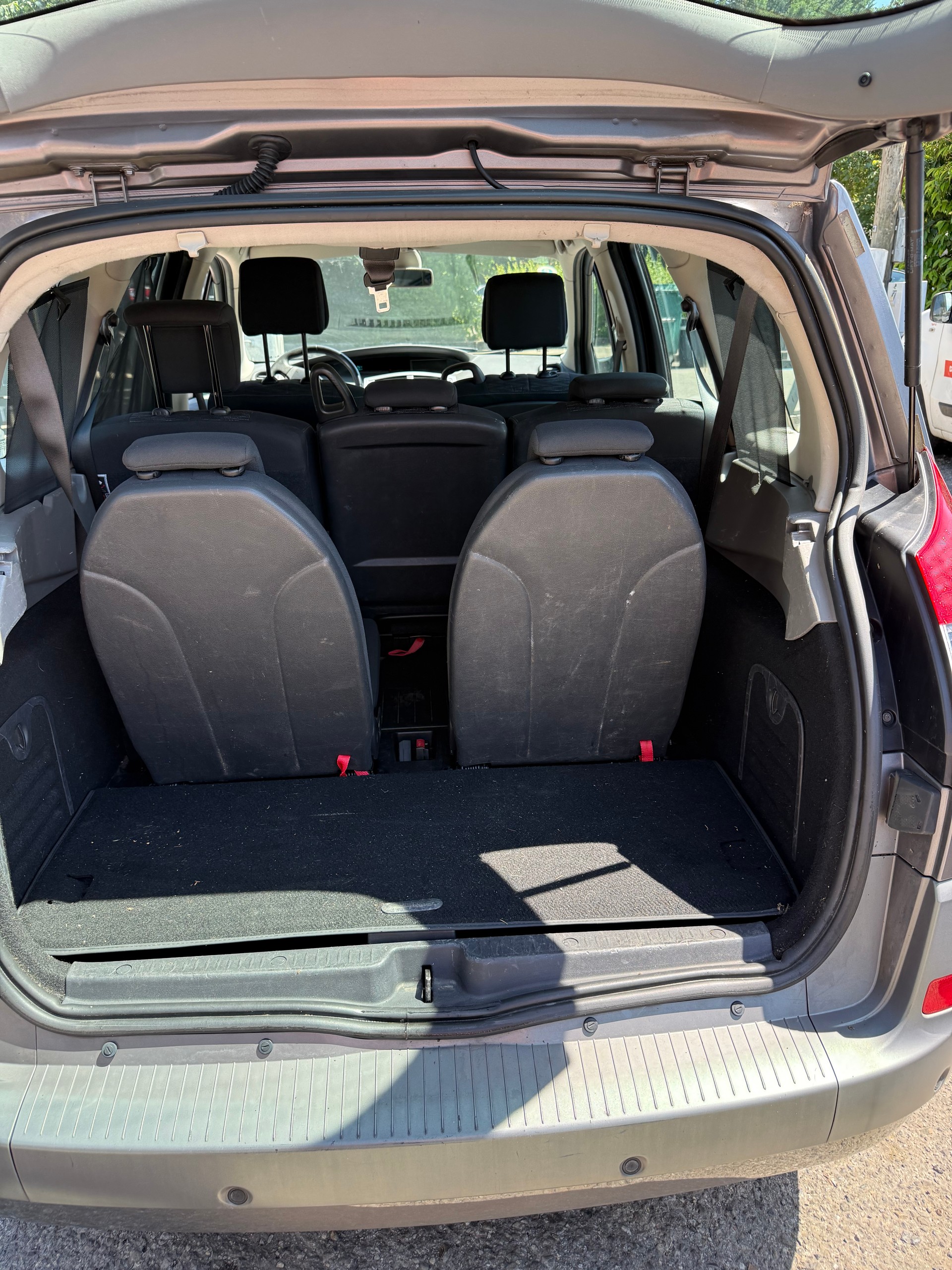 RENAULT Grand Scénic 2.0 dCi Dynamique-image-10