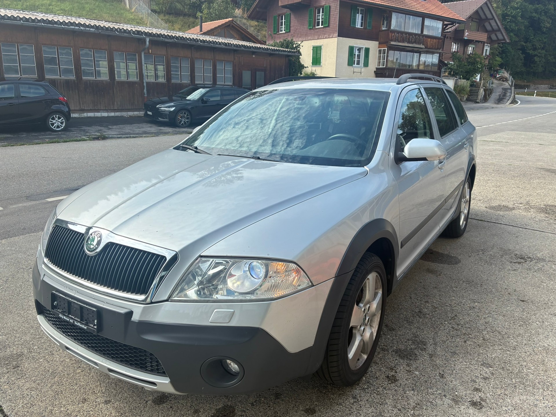 SKODA Octavia Scout 2.0 TDI 4x4-image-1