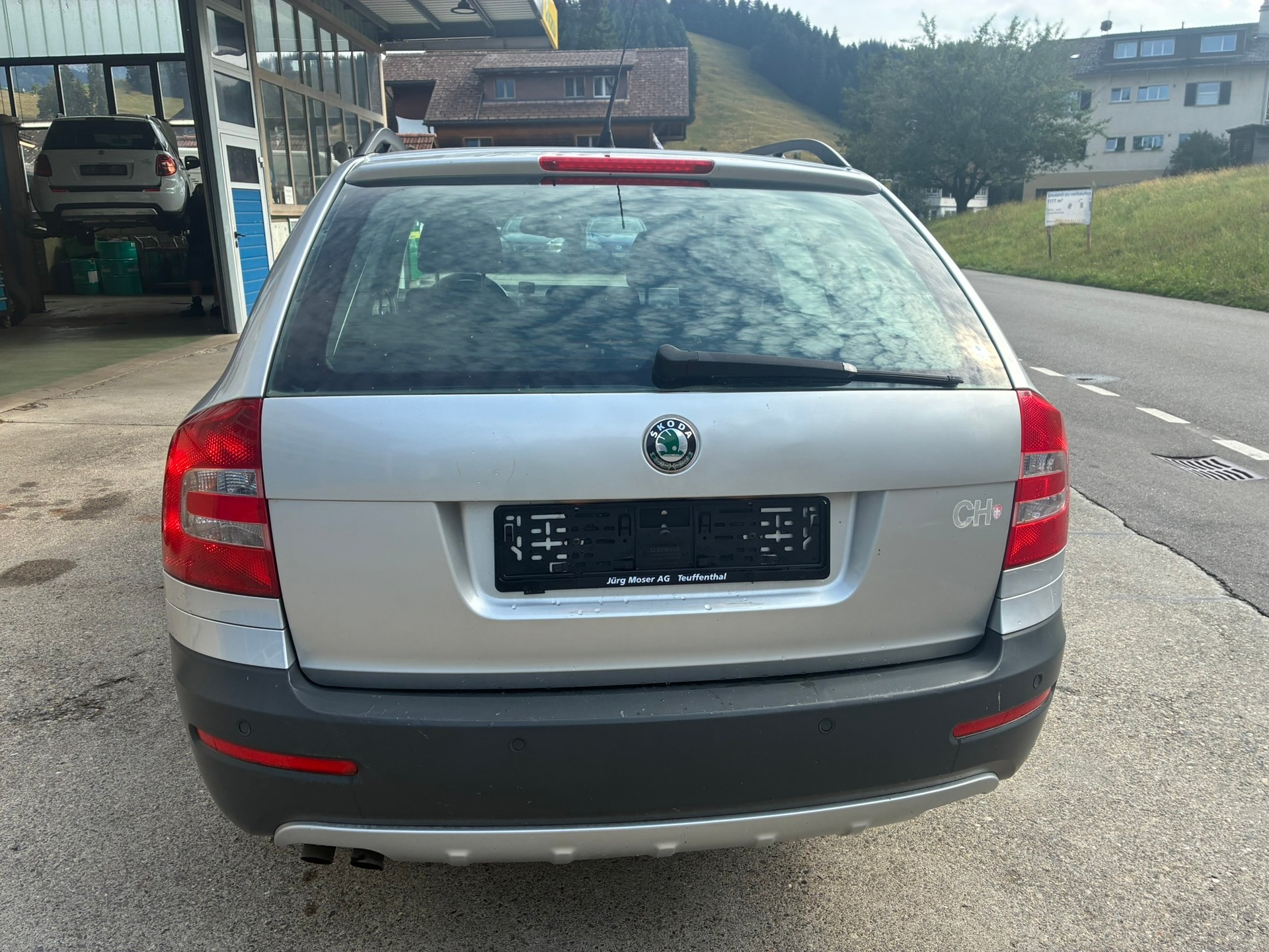 SKODA Octavia Scout 2.0 TDI 4x4-image-3