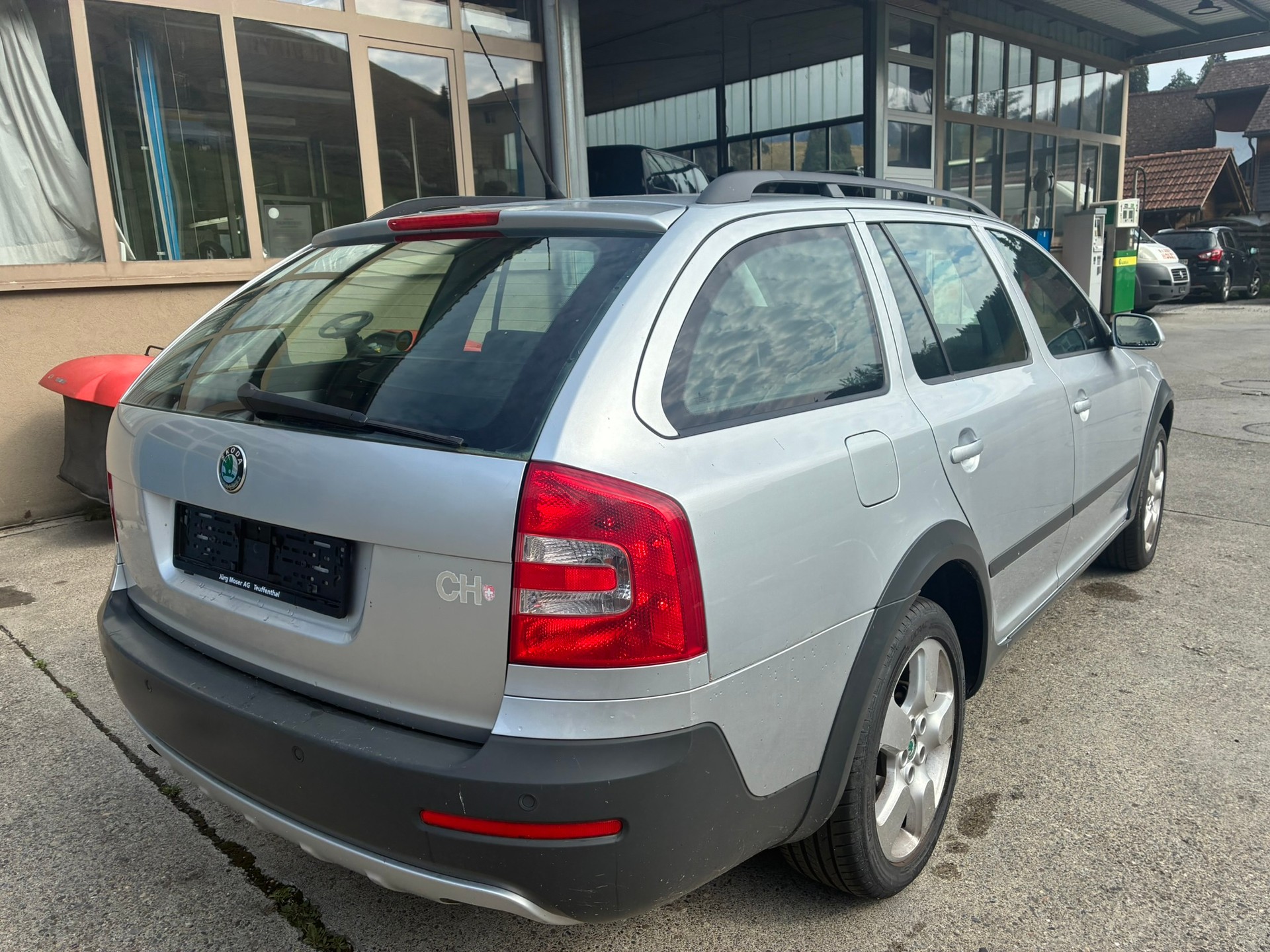 SKODA Octavia Scout 2.0 TDI 4x4-image-4