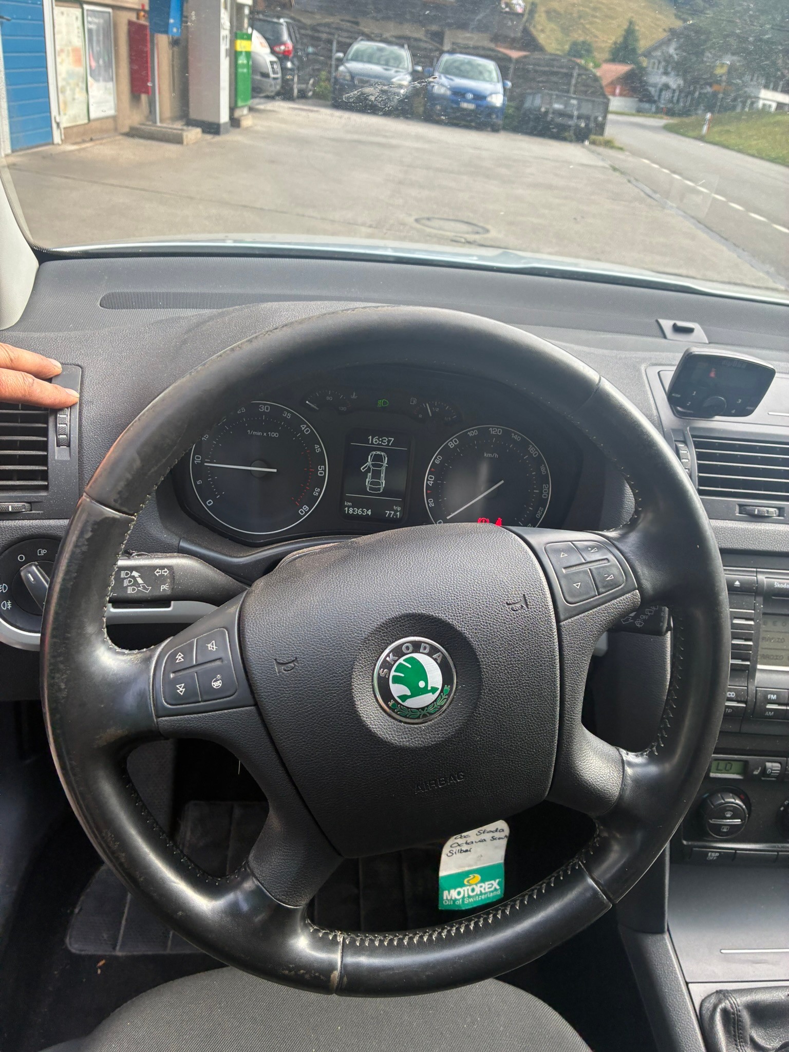 SKODA Octavia Scout 2.0 TDI 4x4-image-8