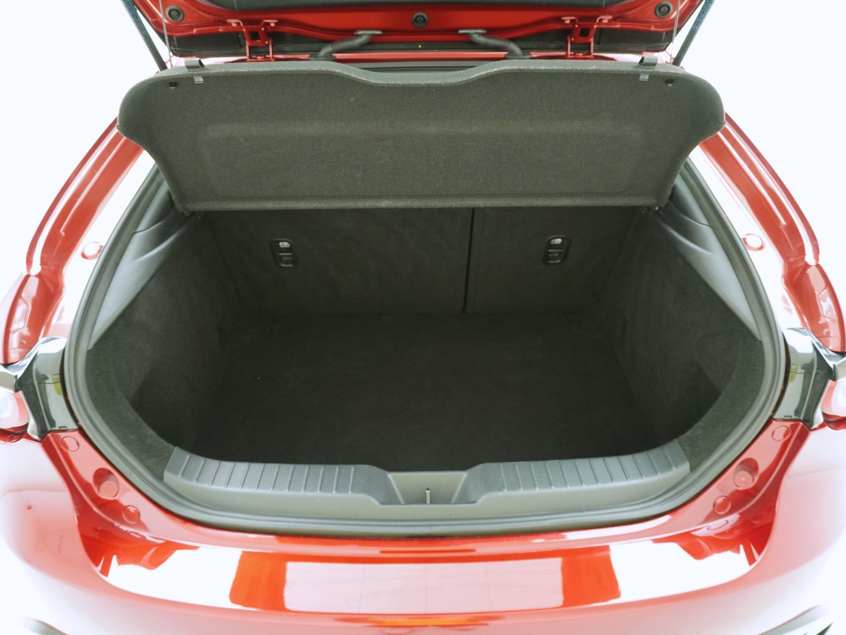 MAZDA 3 Hatchback 2.0 Ambition-image-11