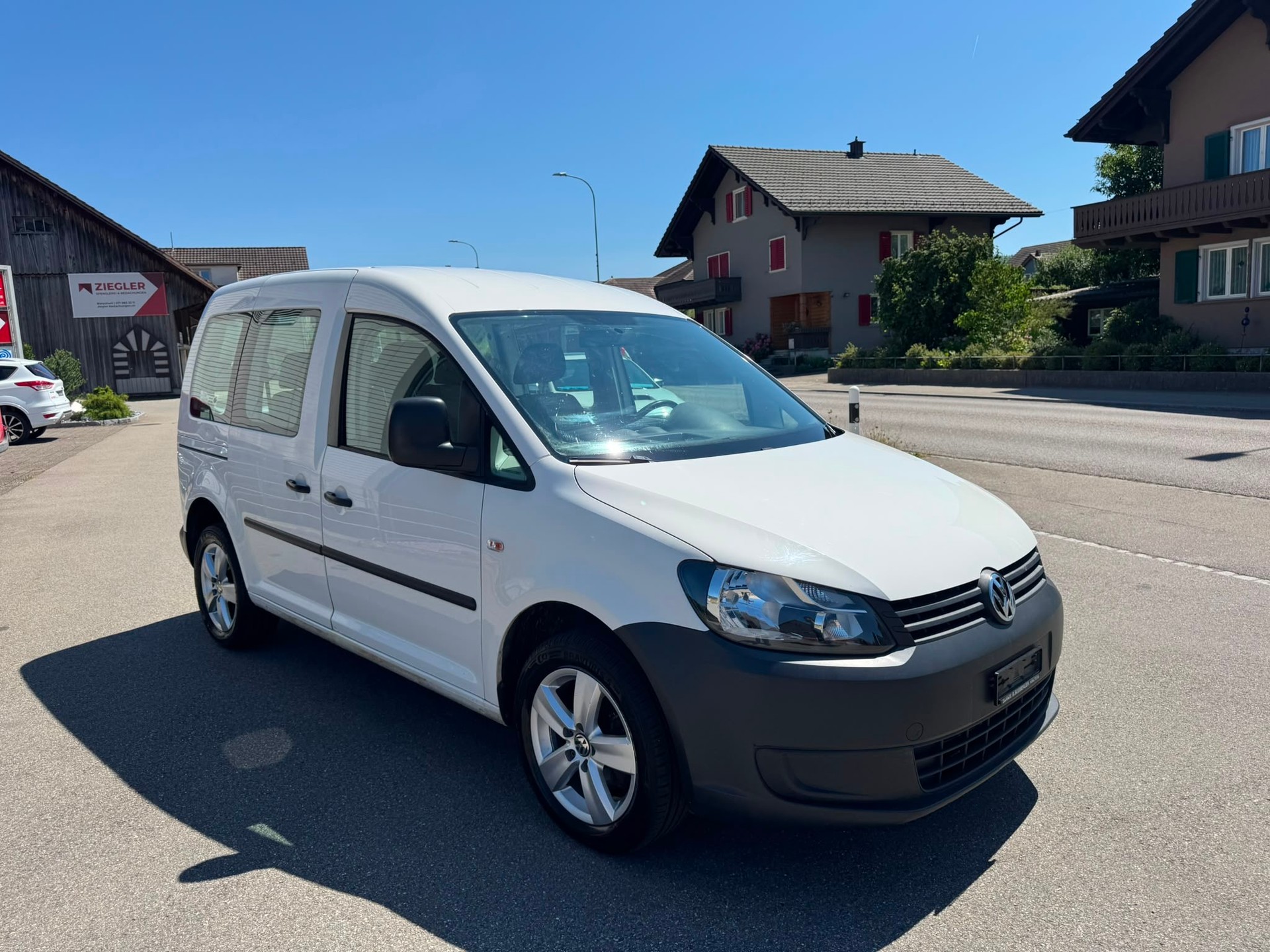 VW Caddy 1.6 TDI-image-1