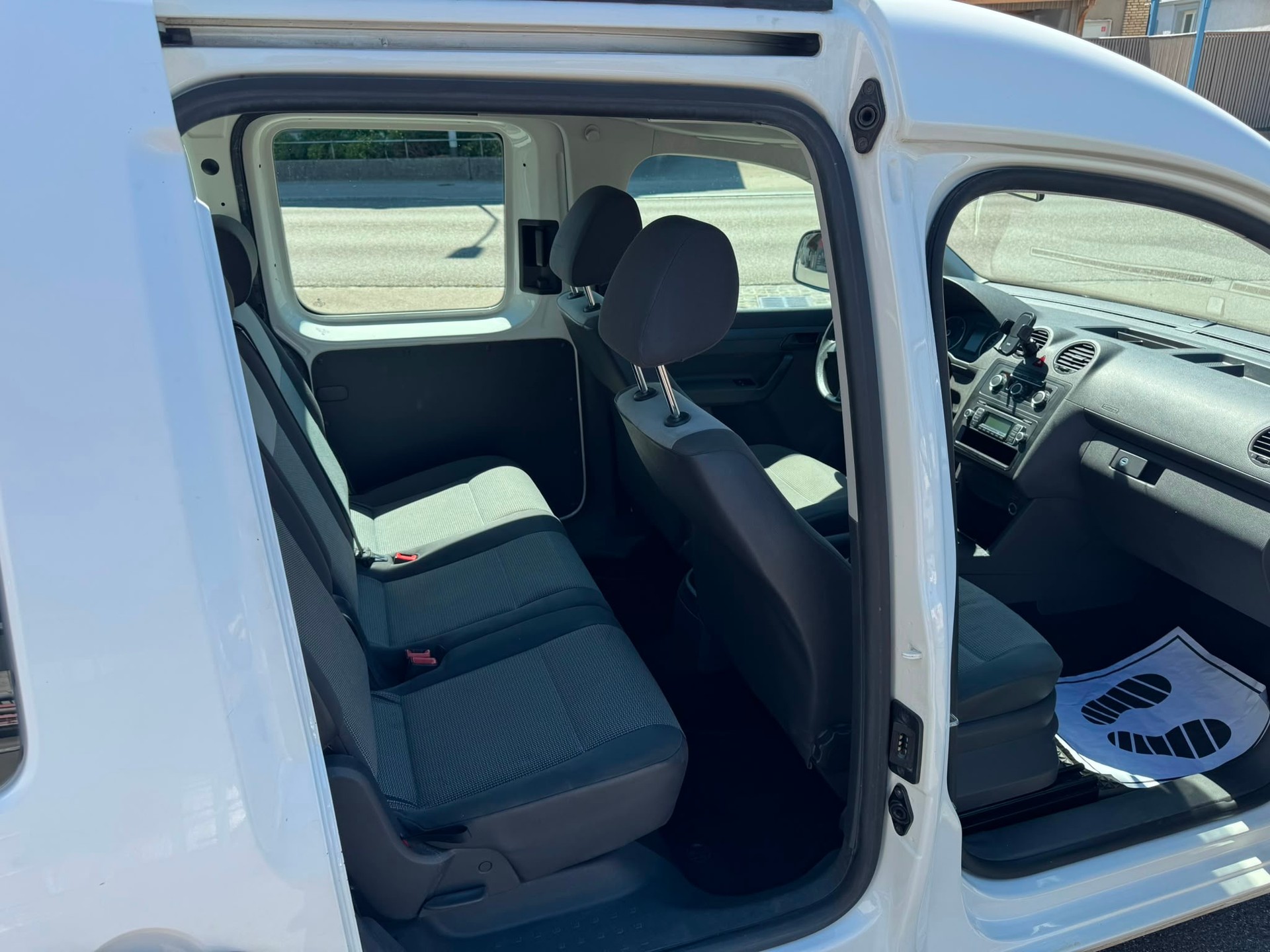 VW Caddy 1.6 TDI-image-11