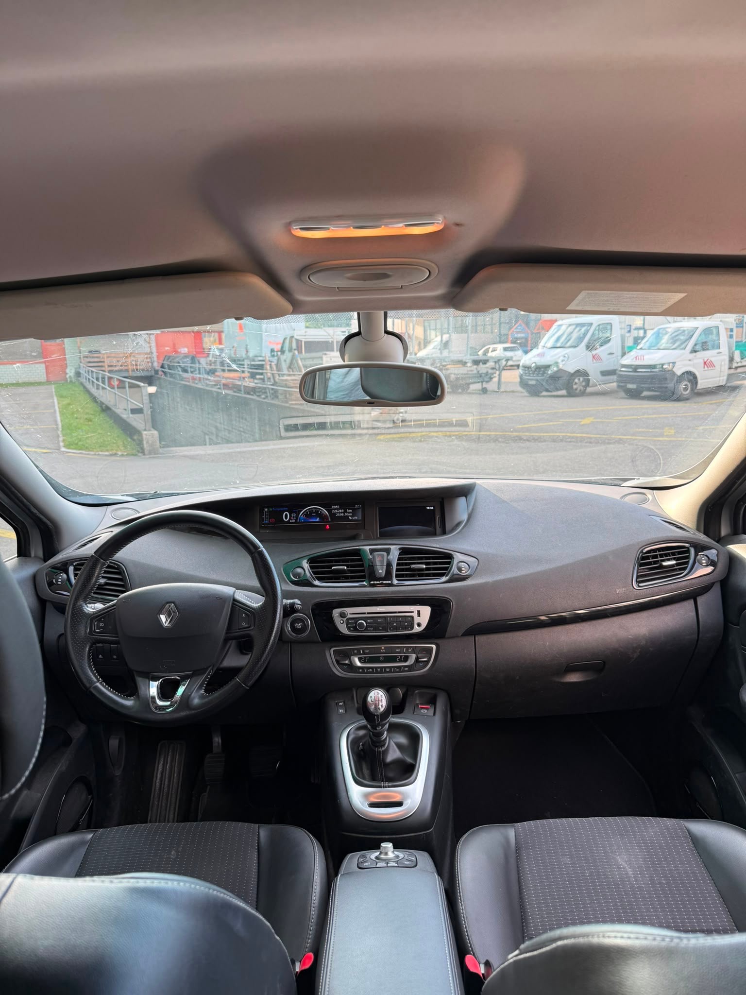 RENAULT Grand Scénic 1.6 dCi Bose-image-9