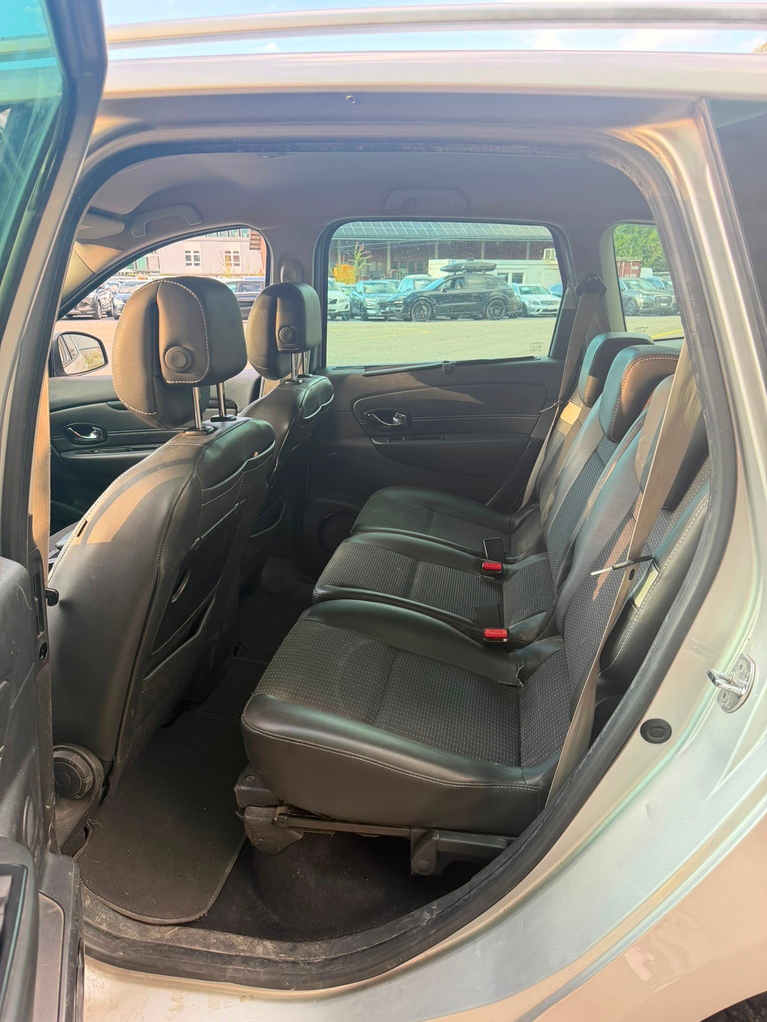 RENAULT Grand Scénic 1.6 dCi Bose-image-14