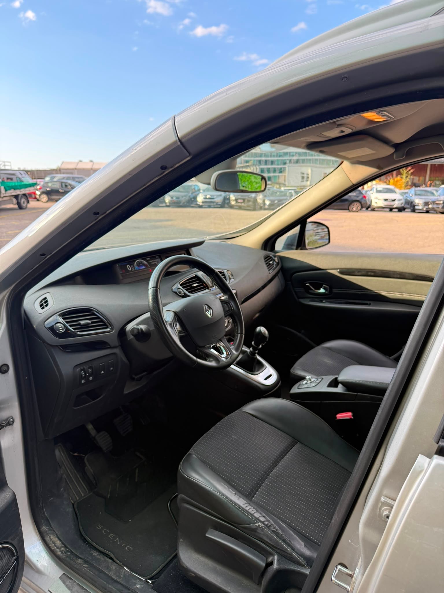 RENAULT Grand Scénic 1.6 dCi Bose-image-8