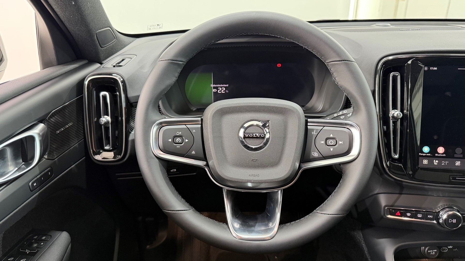 VOLVO EX40 Twin Black Edition AWD-image-12