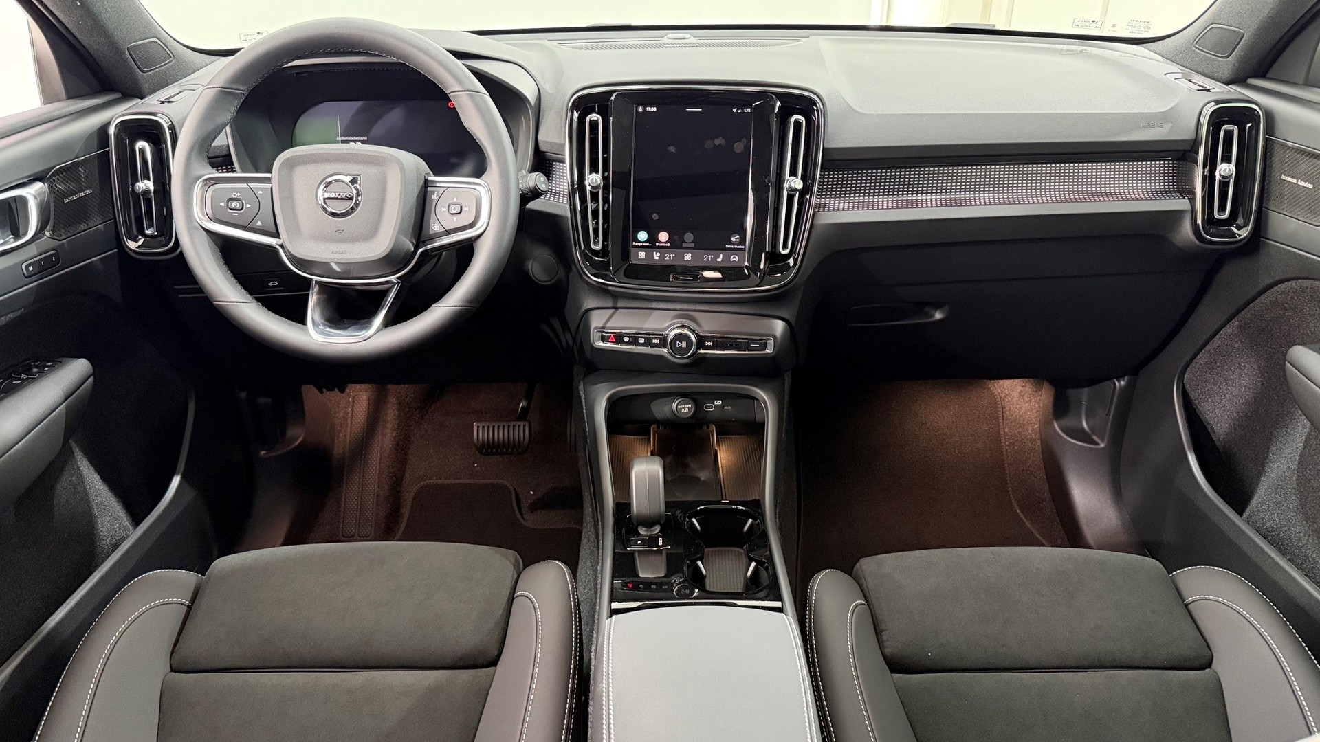 VOLVO EX40 Twin Black Edition AWD-image-11