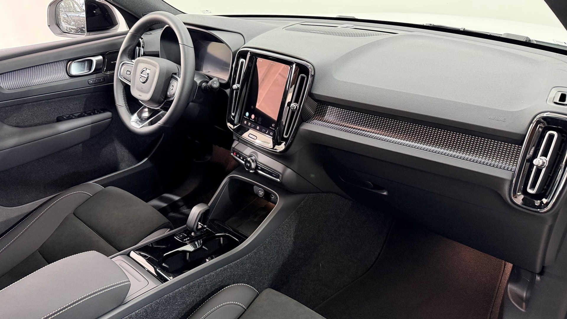 VOLVO EX40 Twin Black Edition AWD-image-3