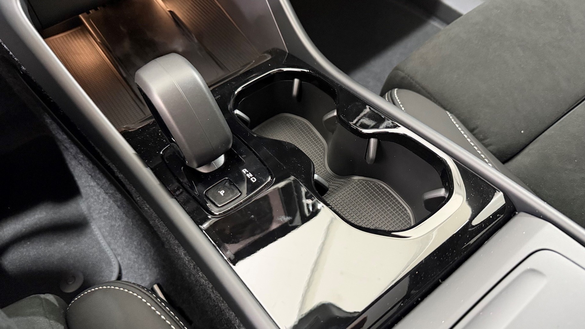VOLVO EX40 Twin Black Edition AWD-image-8