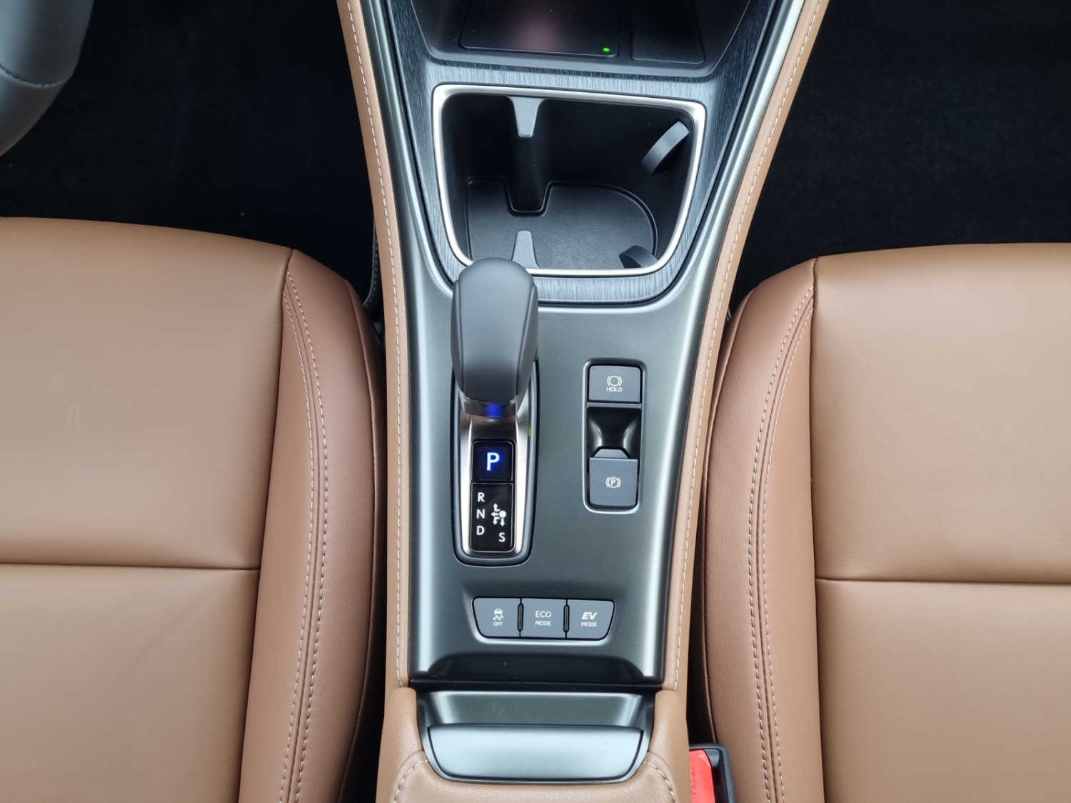 LEXUS LBX 1.5 Hybrid Relax AWD-image-11