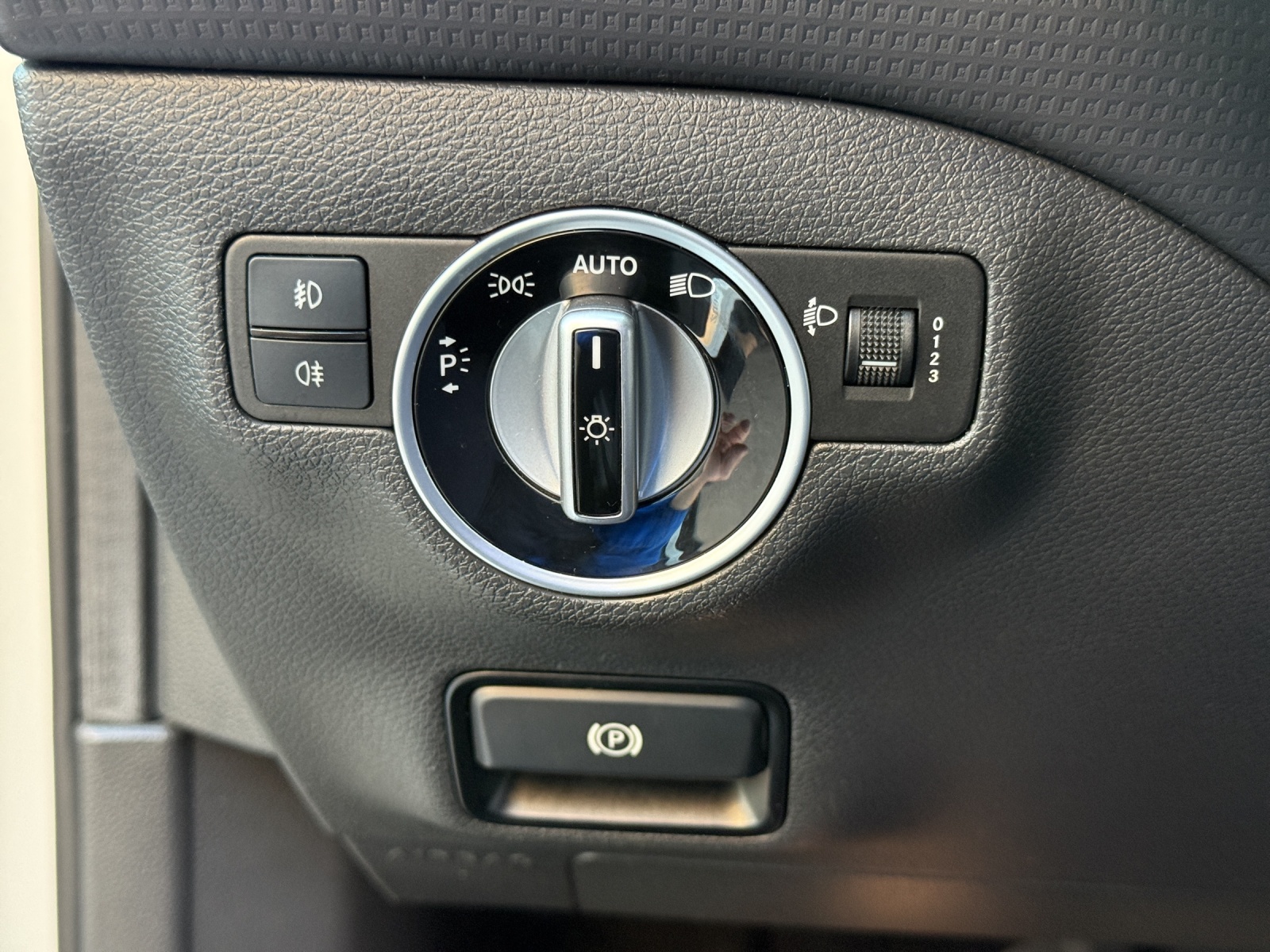 MERCEDES-BENZ A 180 Style 7G-DCT-image-21