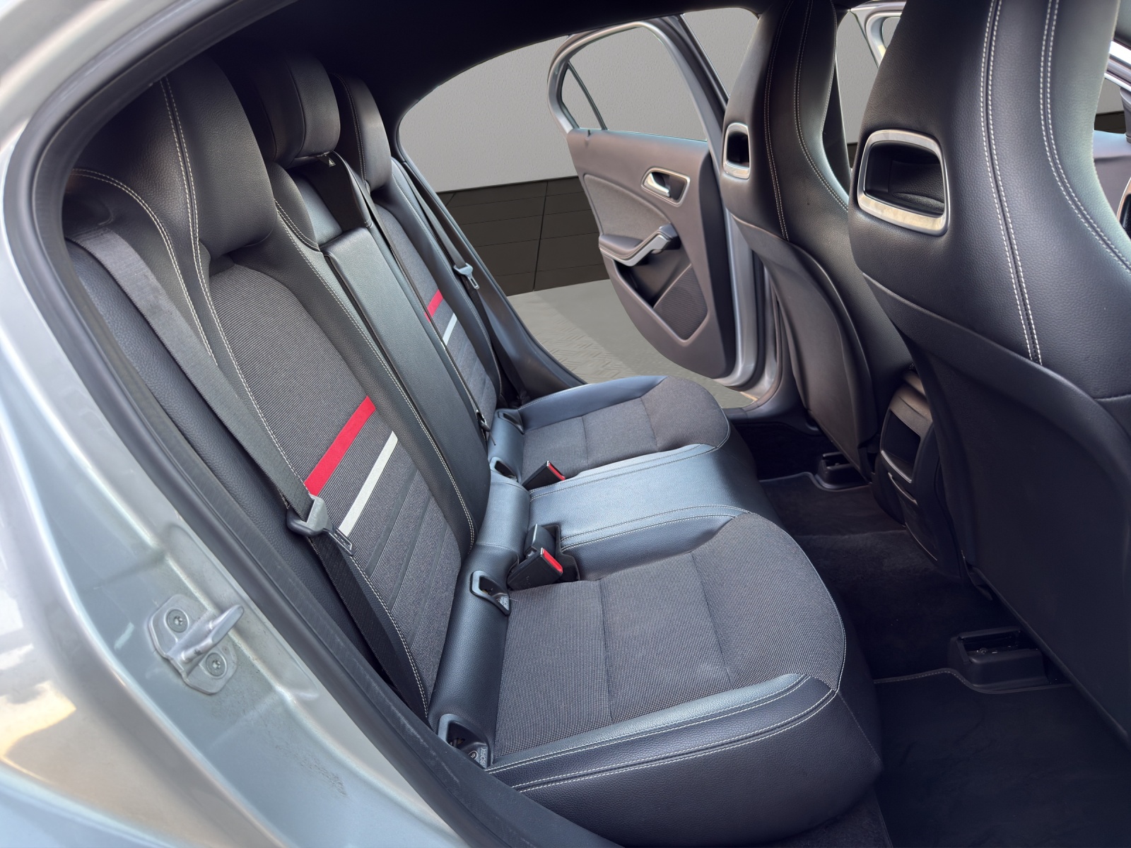 MERCEDES-BENZ A 180 Style 7G-DCT-image-17