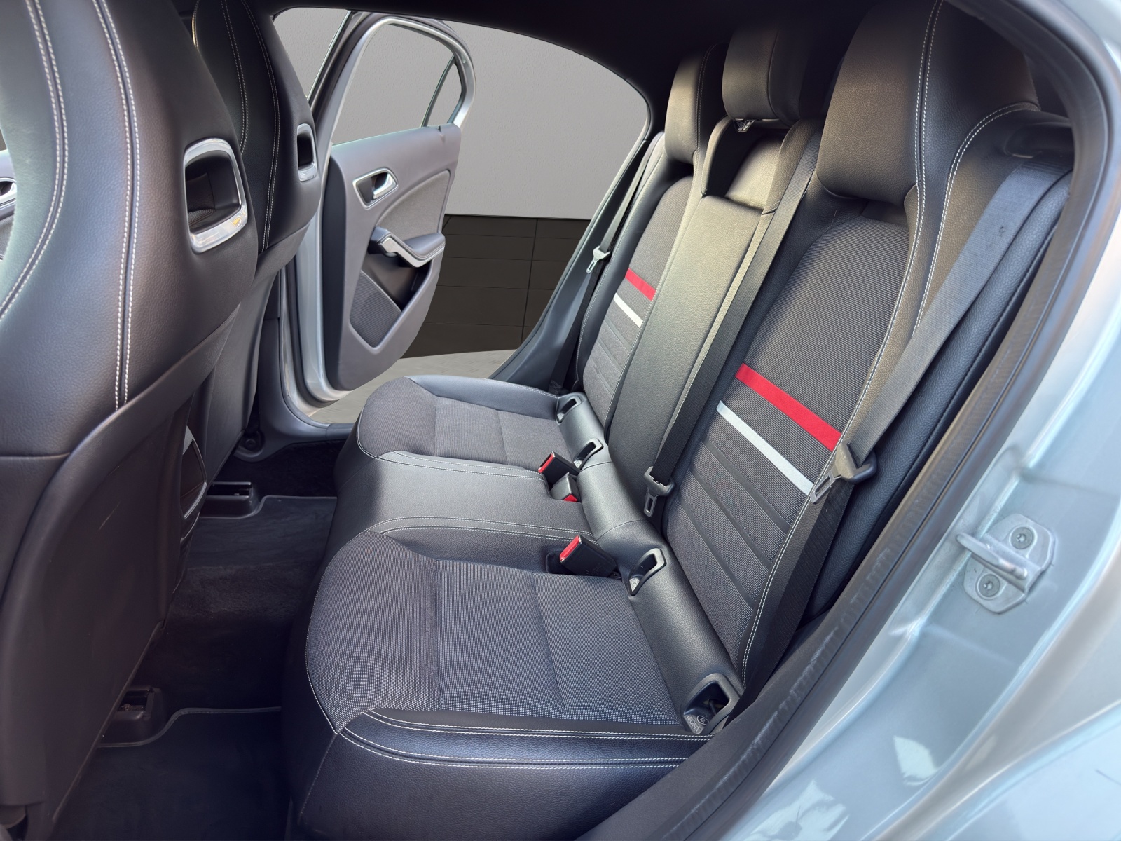 MERCEDES-BENZ A 180 Style 7G-DCT-image-12