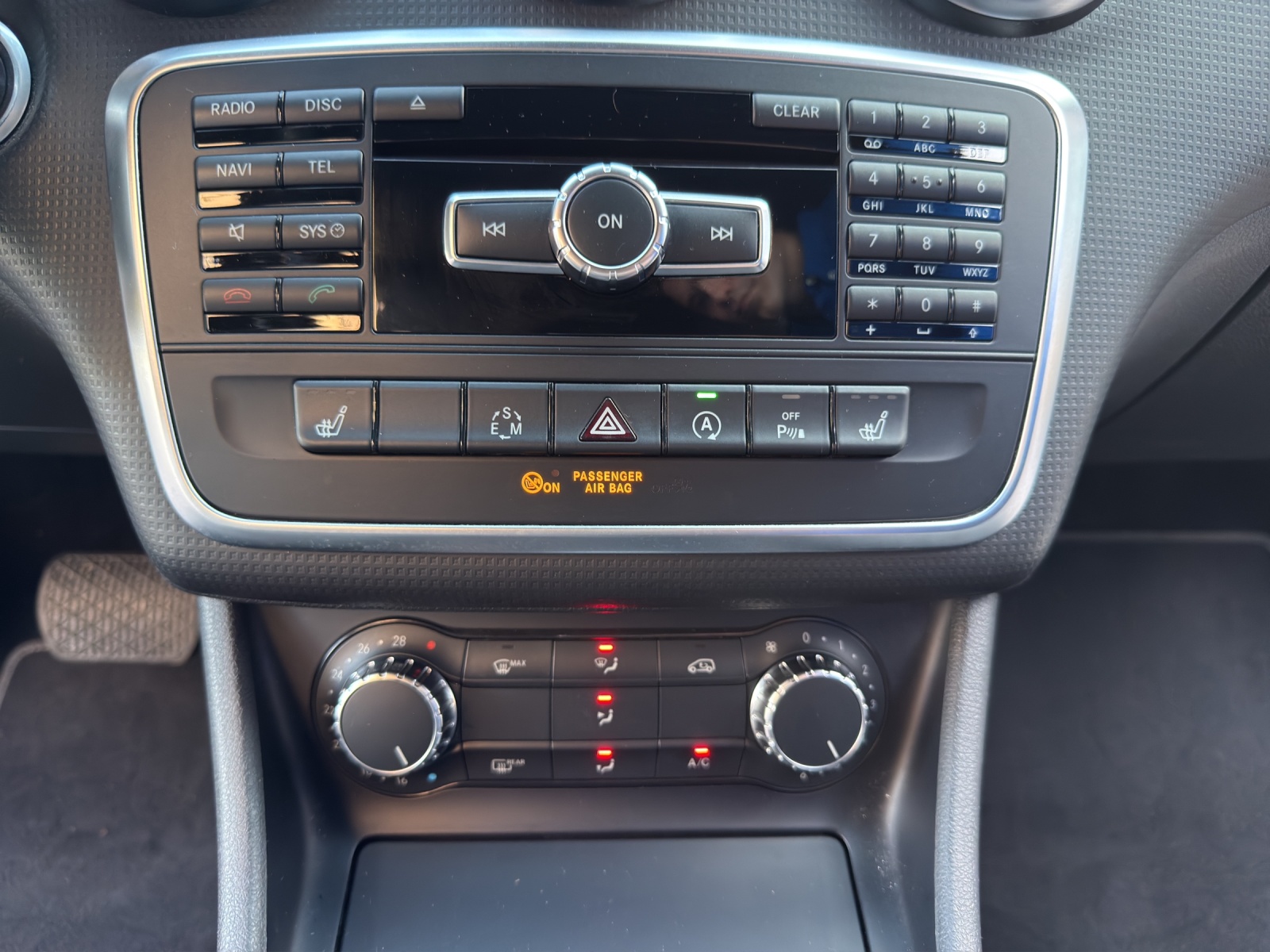 MERCEDES-BENZ A 180 Style 7G-DCT-image-15