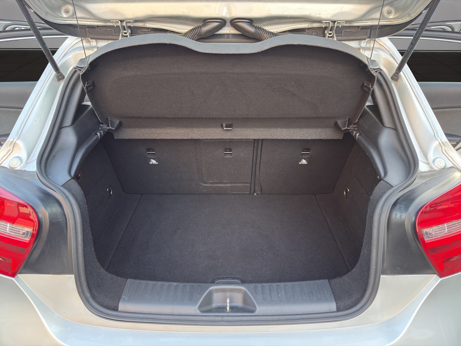 MERCEDES-BENZ A 180 Style 7G-DCT-image-18