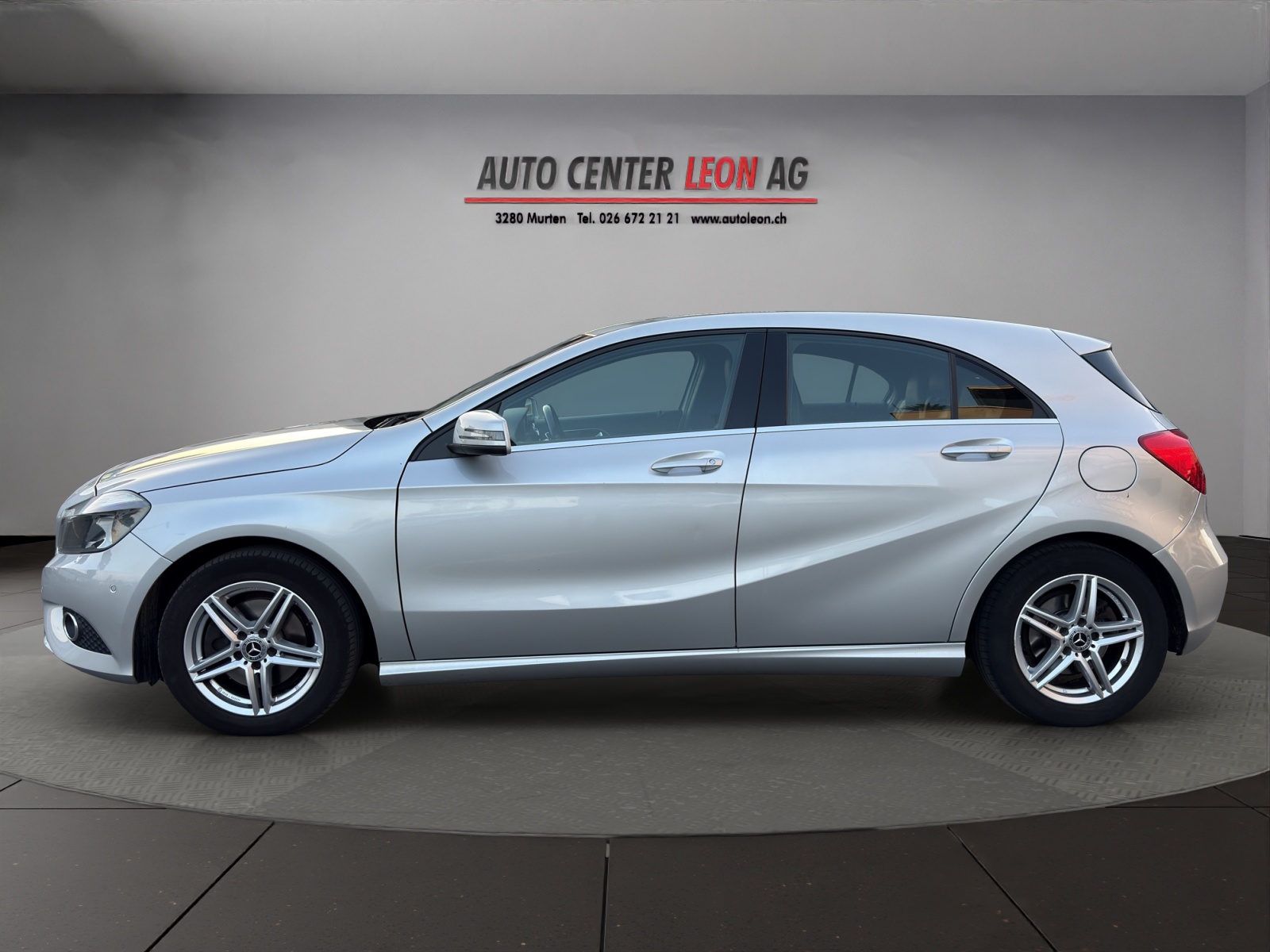 MERCEDES-BENZ A 180 Style 7G-DCT-image-2