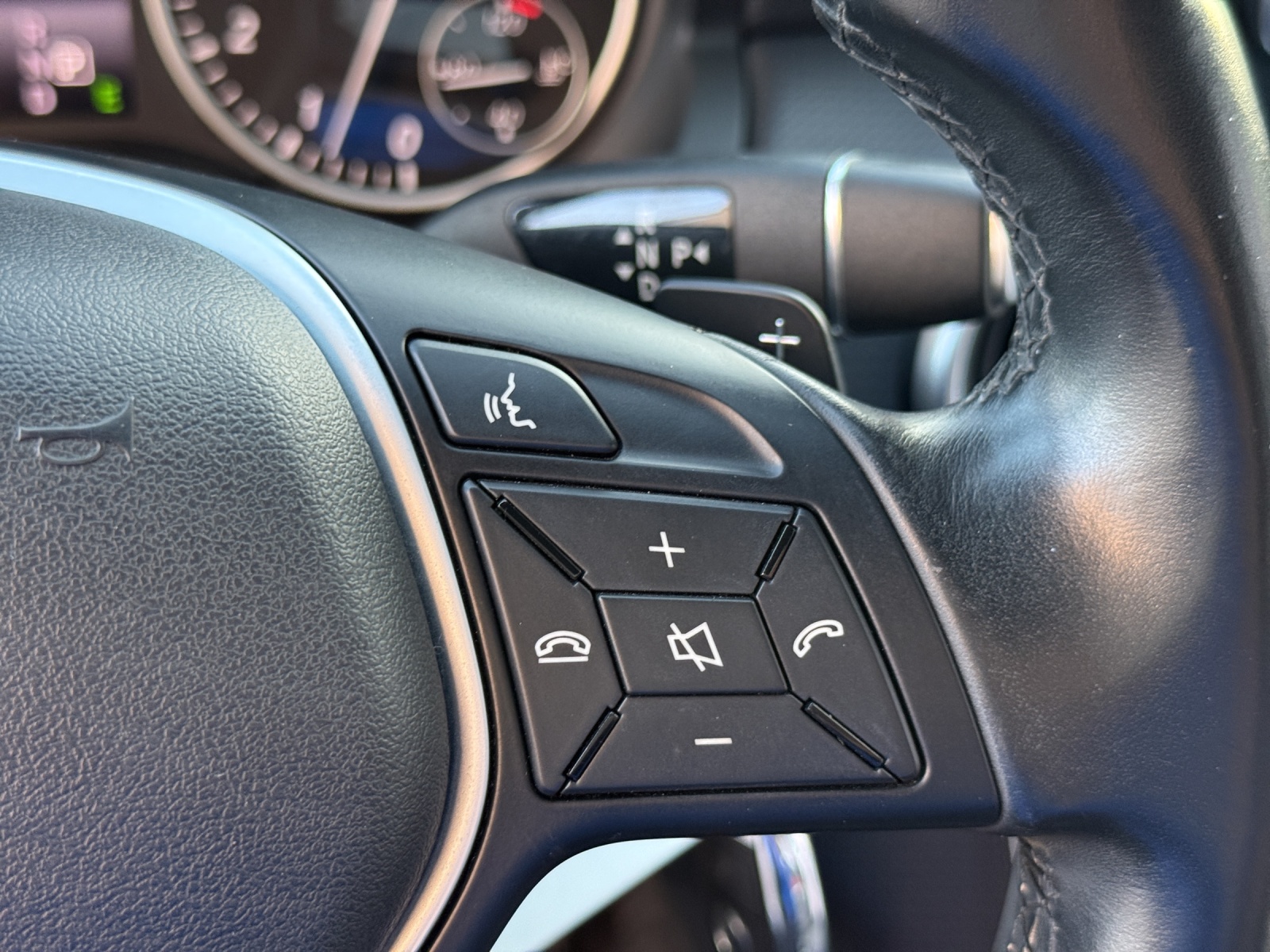 MERCEDES-BENZ A 180 Style 7G-DCT-image-24