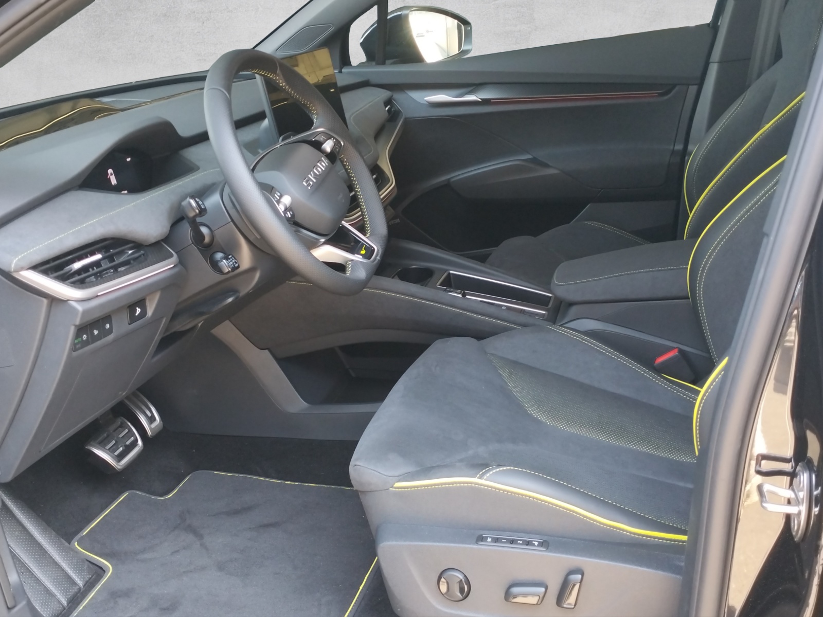 SKODA Elroq RS 4x4-image-5