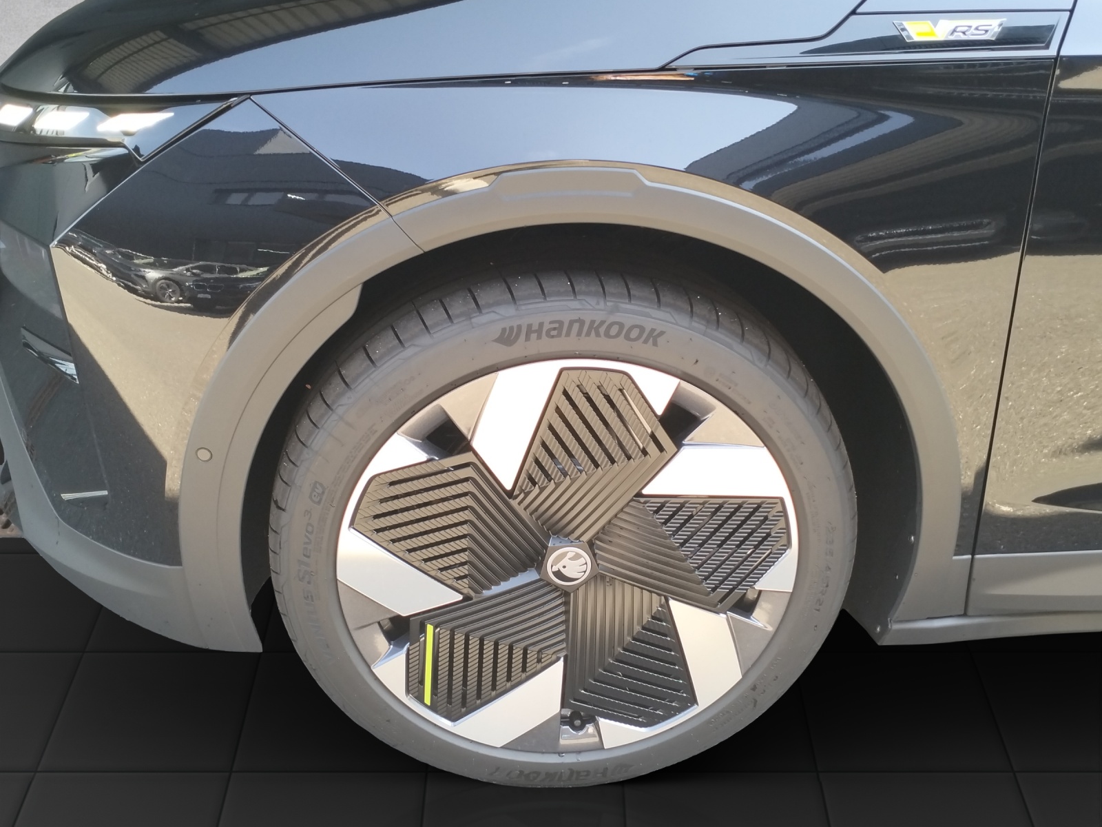 SKODA Elroq RS 4x4-image-11